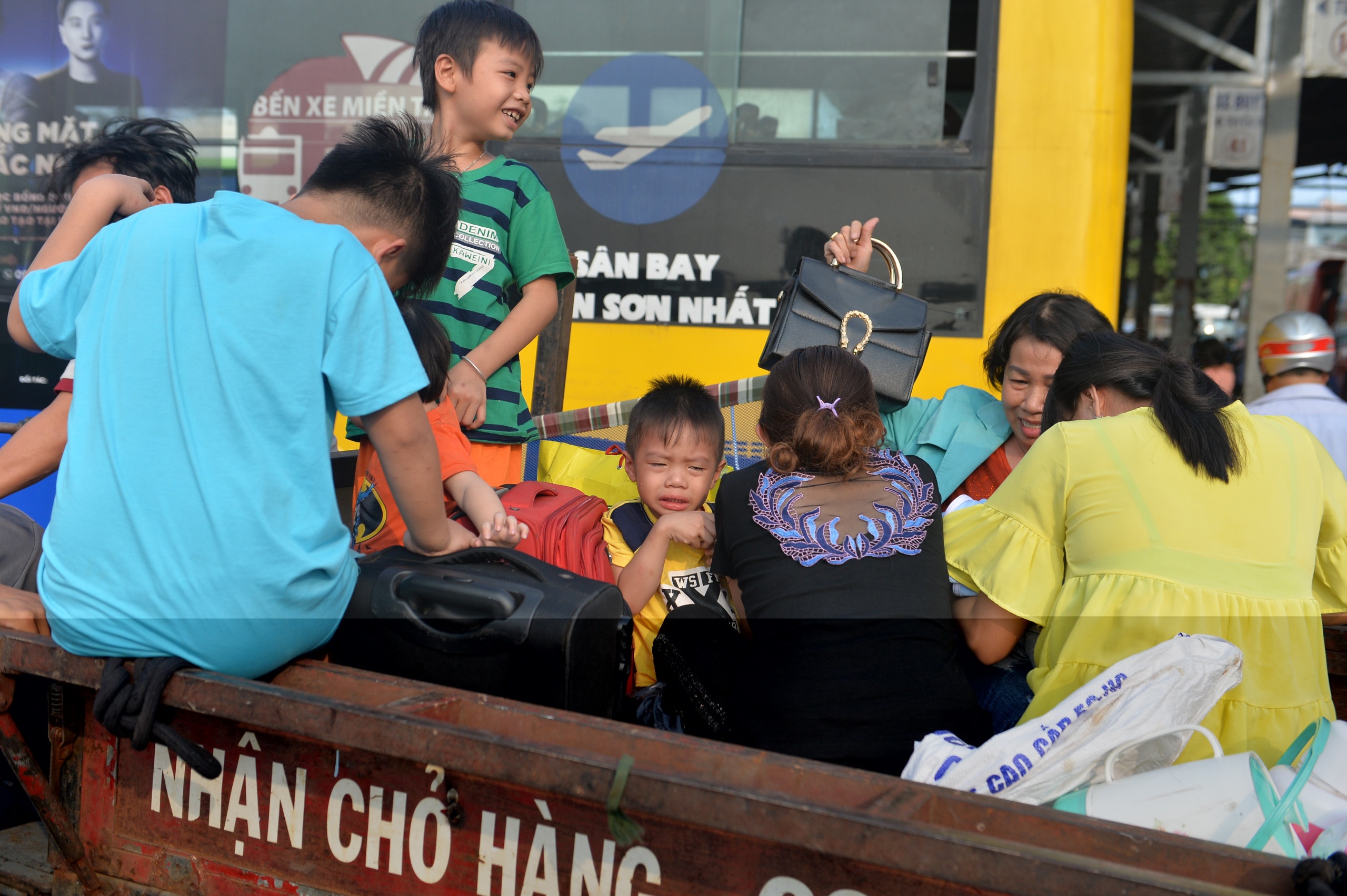 ket xe truoc san bay Tan Son Nhat anh 10