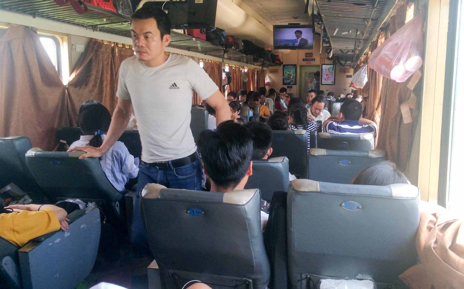 ket xe truoc san bay Tan Son Nhat anh 2