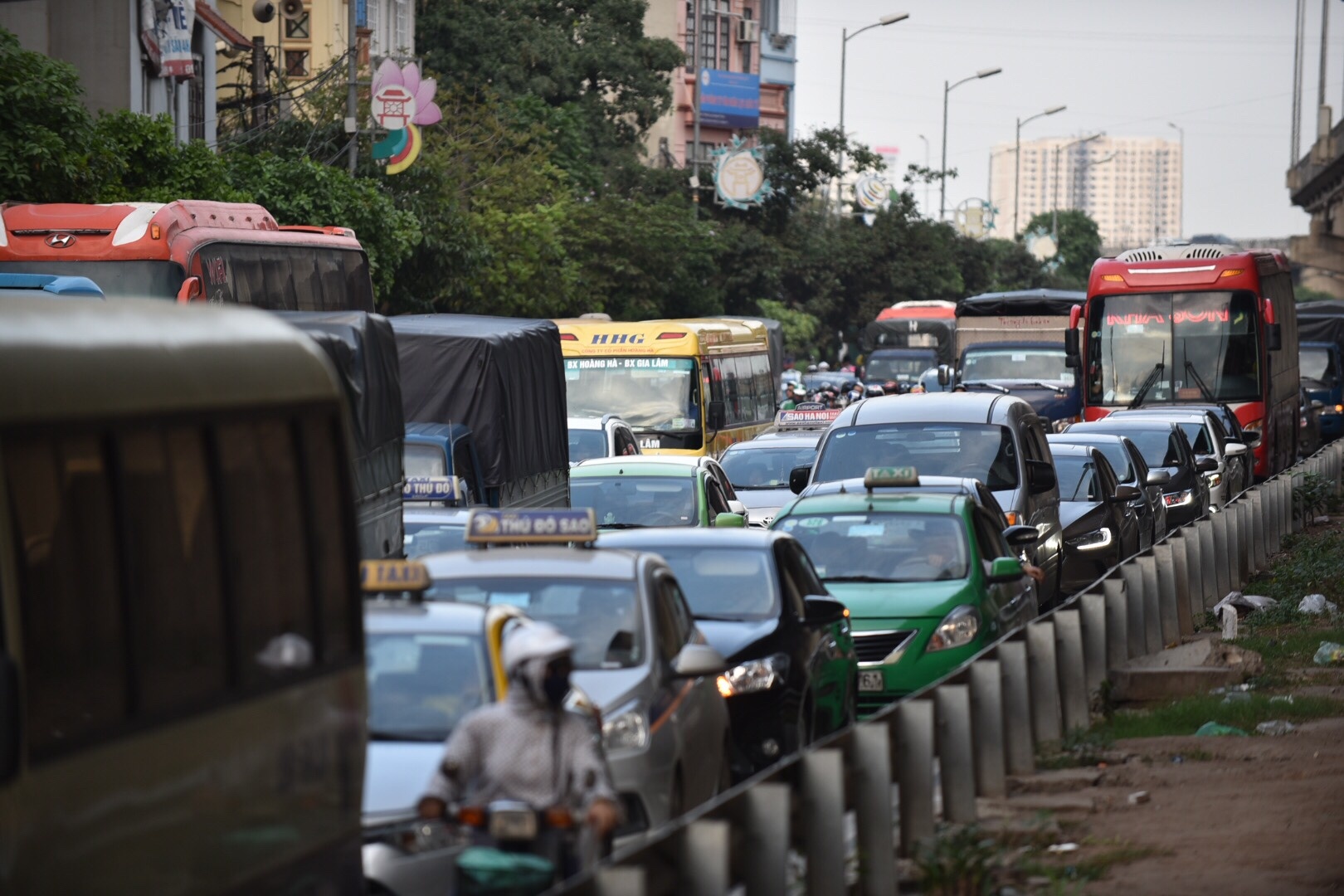 ket xe truoc san bay Tan Son Nhat anh 20