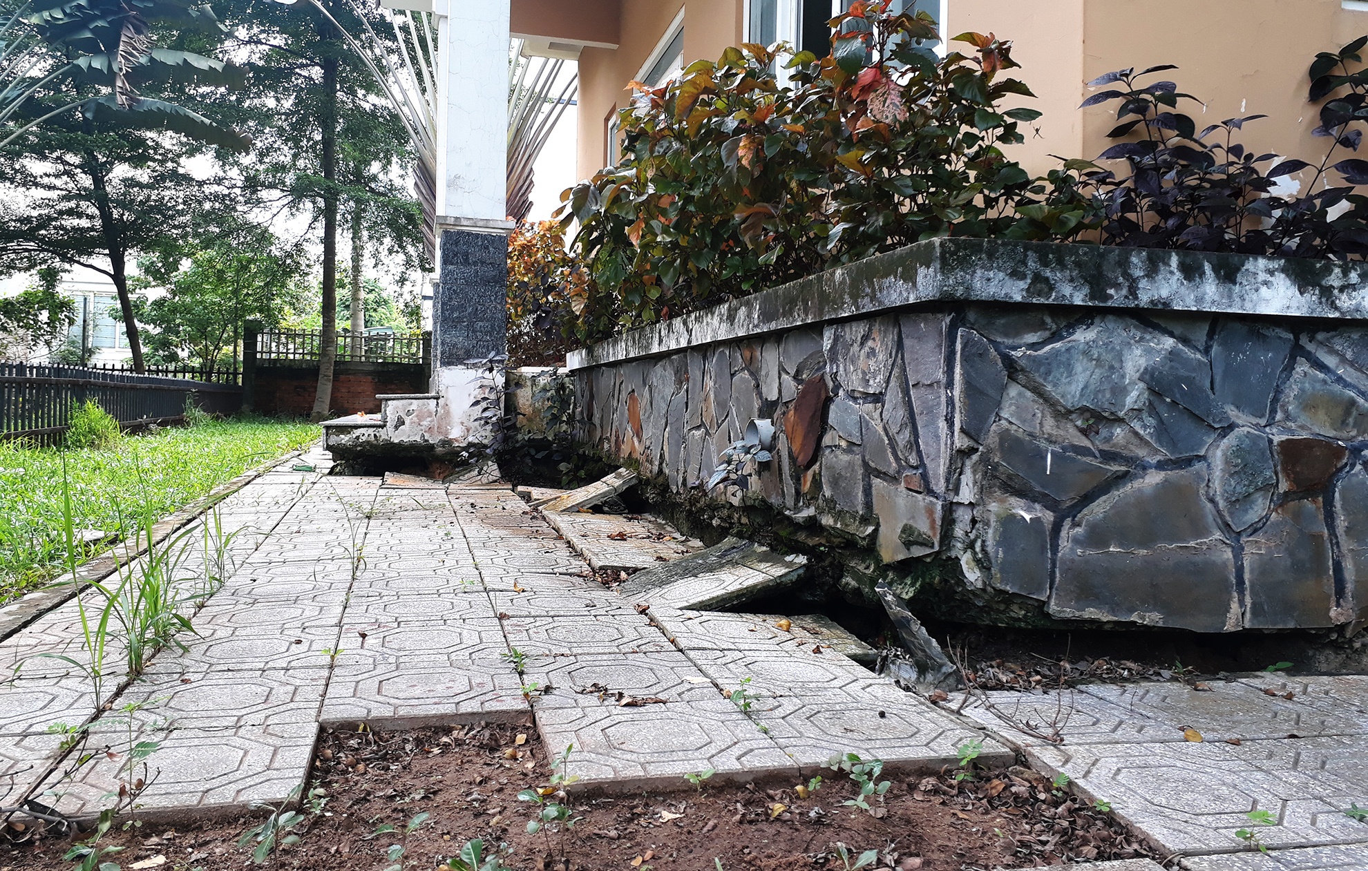 biet thu,  nha pho bo hoang o Binh Duong anh 8