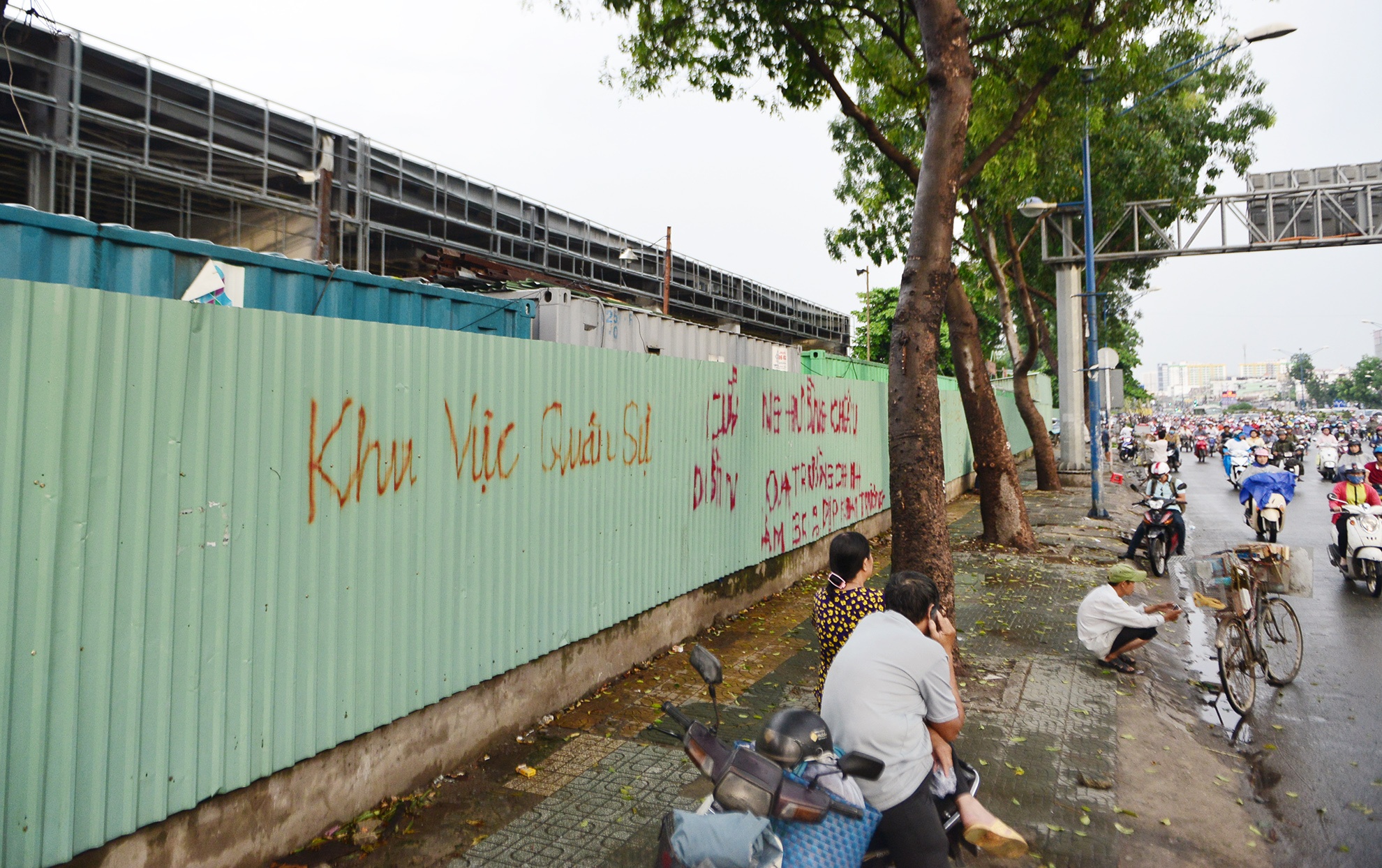 day kiot,  cay xang giap san bay Tan Son Nhat anh 12