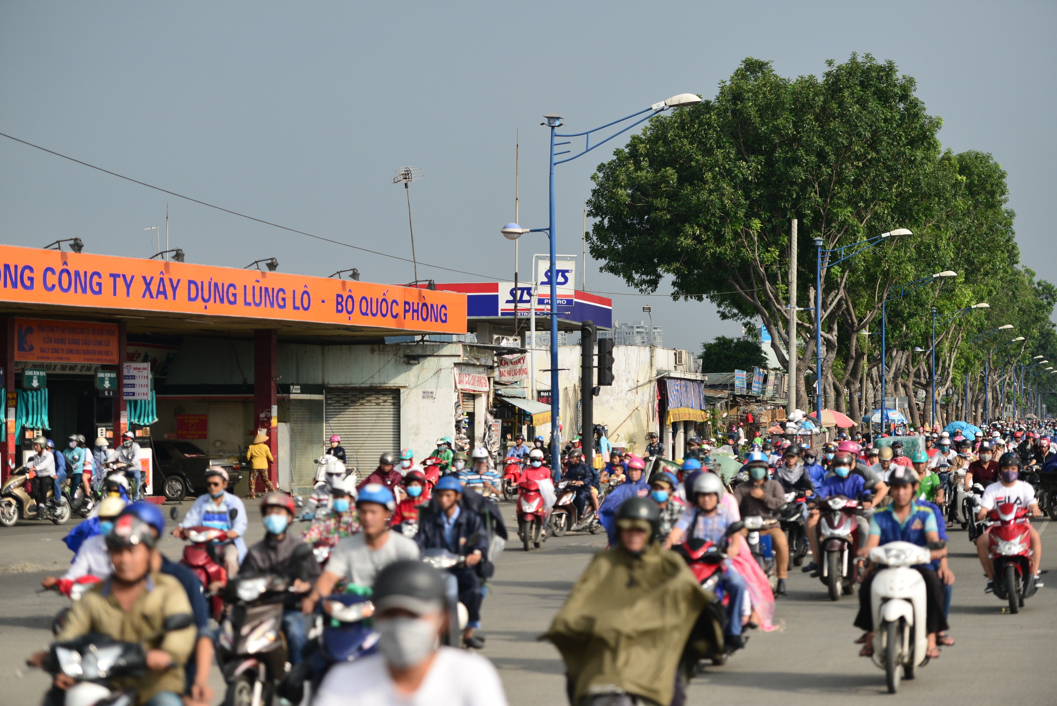 day kiot,  cay xang giap san bay Tan Son Nhat anh 14