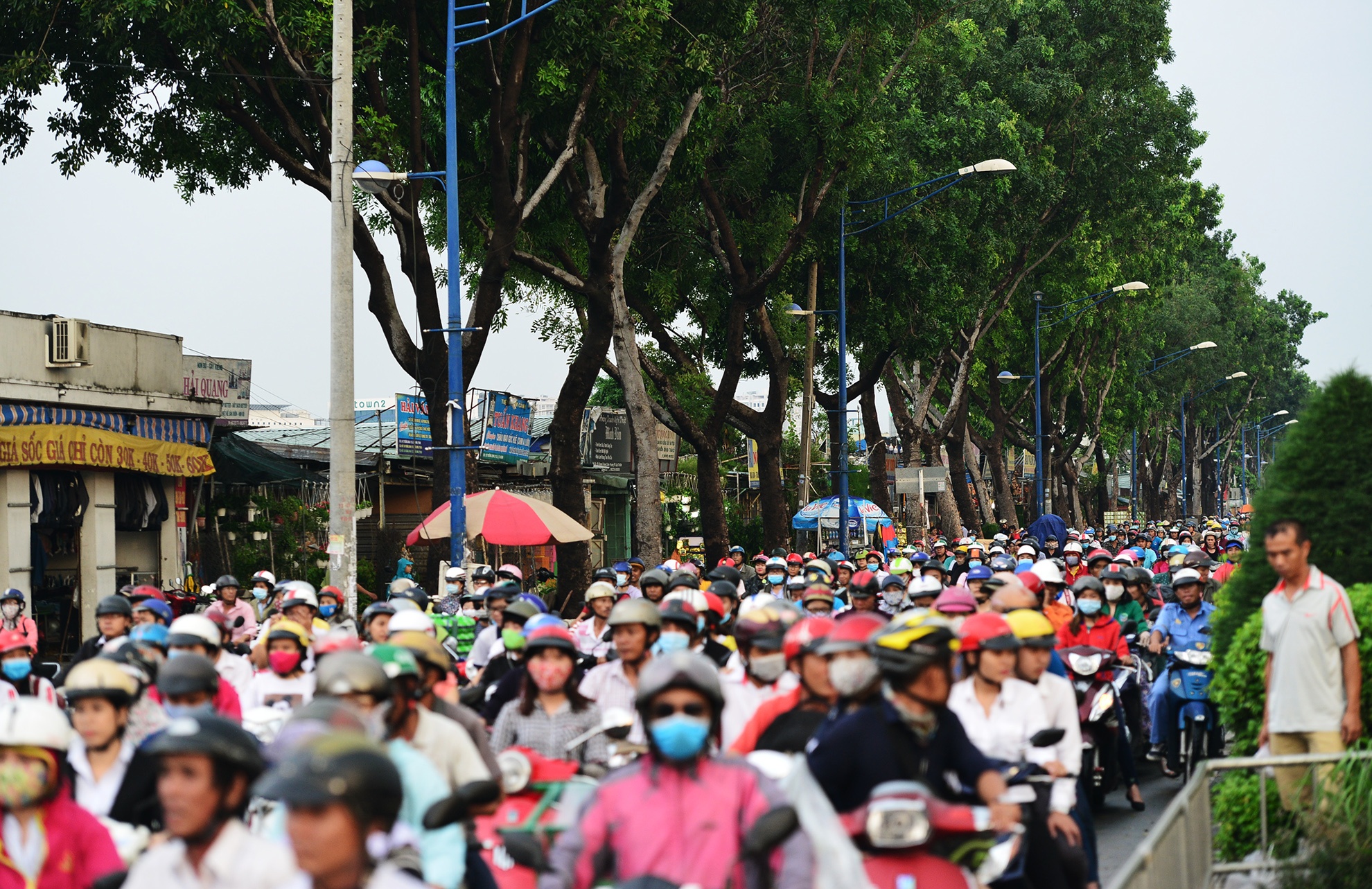 day kiot,  cay xang giap san bay Tan Son Nhat anh 3
