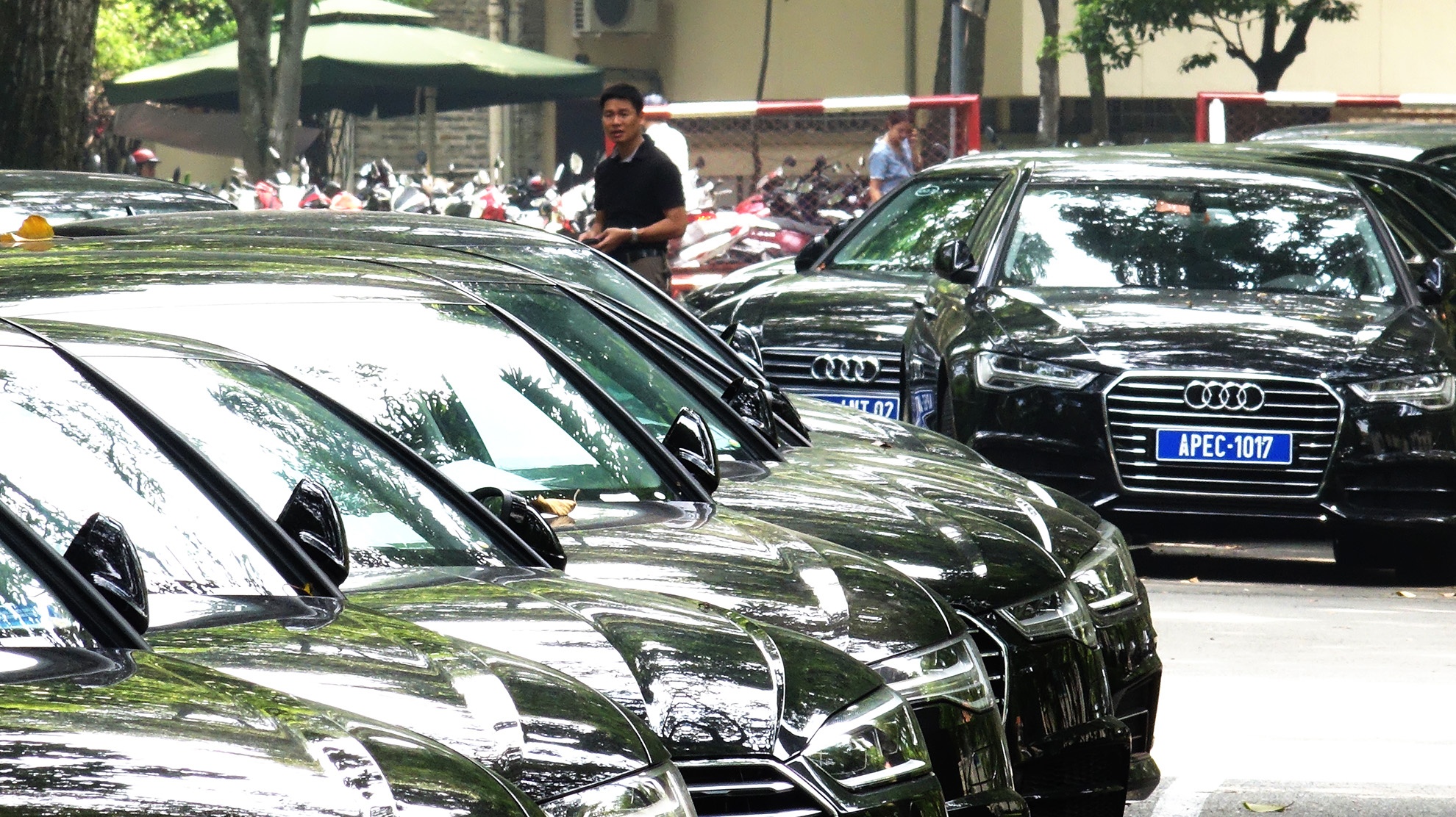 Can canh dan xe audi phuc vu APEC anh 10