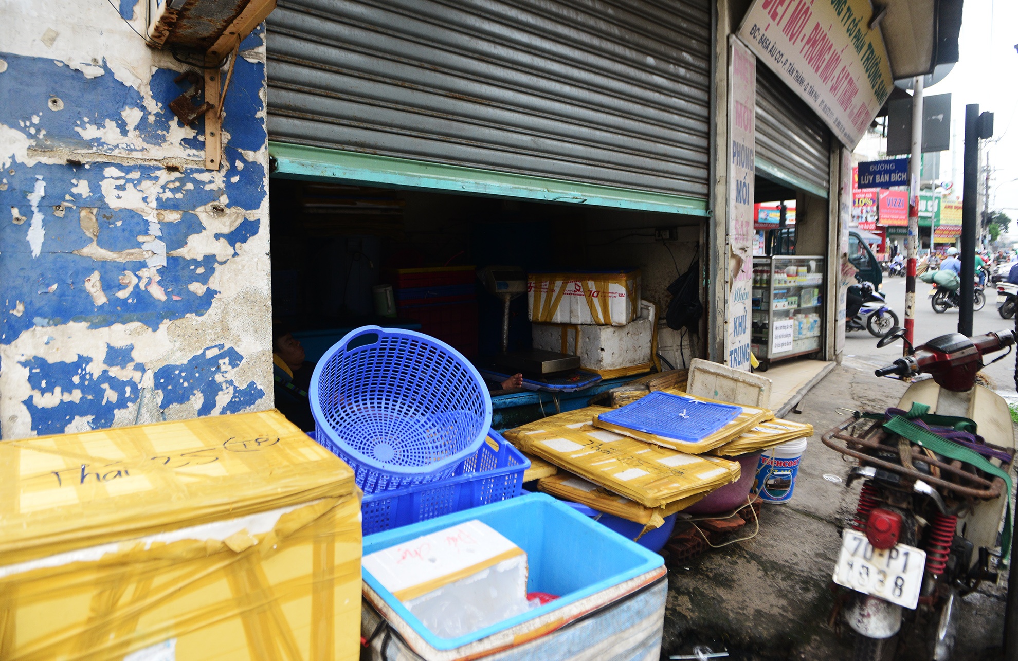 Can nha 4 mat tien giua nga tu o Sai Gon anh 7