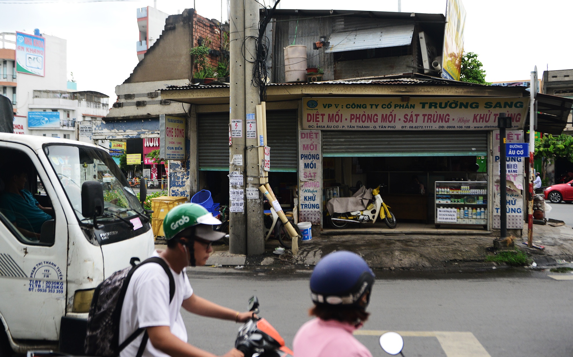 Can nha 4 mat tien giua nga tu o Sai Gon anh 5
