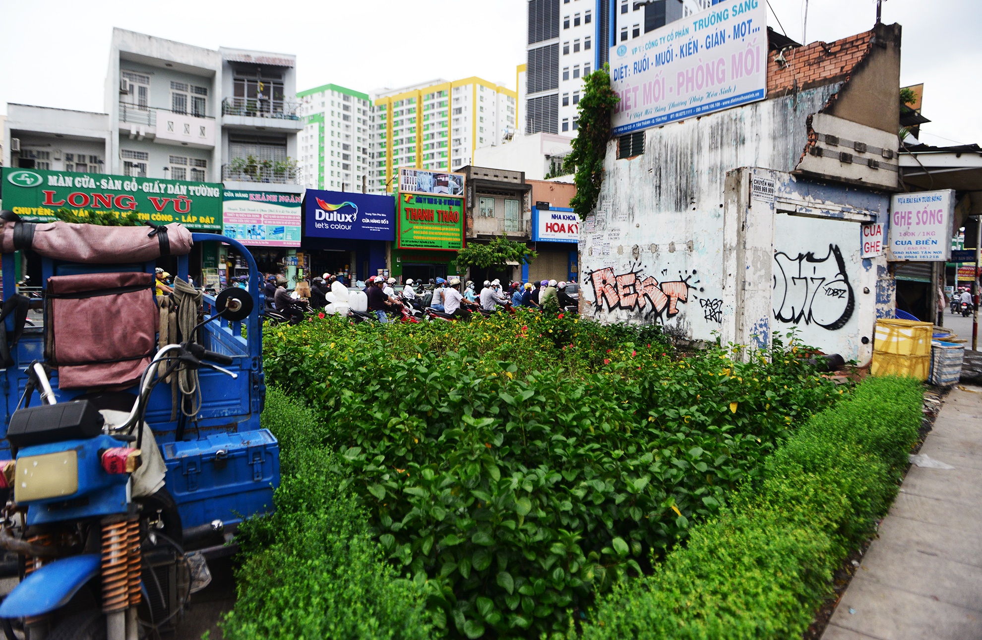 Can nha 4 mat tien giua nga tu o Sai Gon anh 9