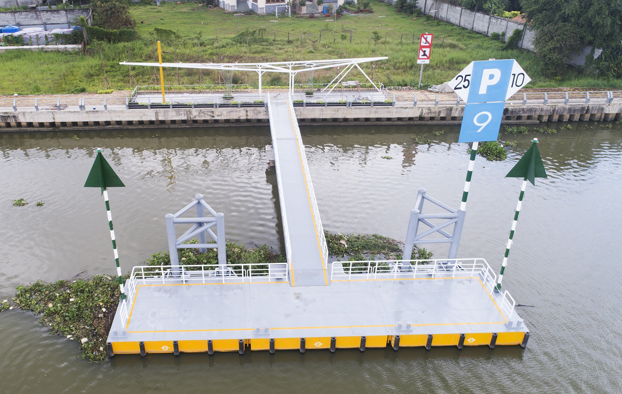 can canh cac ben buyt song dau tien o Sai Gon anh 8