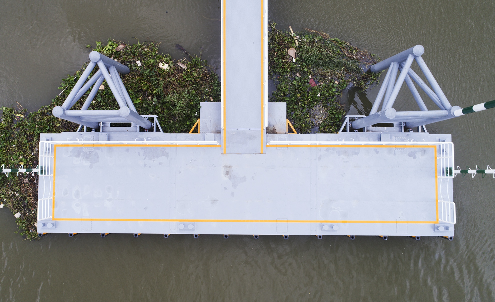 can canh cac ben buyt song dau tien o Sai Gon anh 11