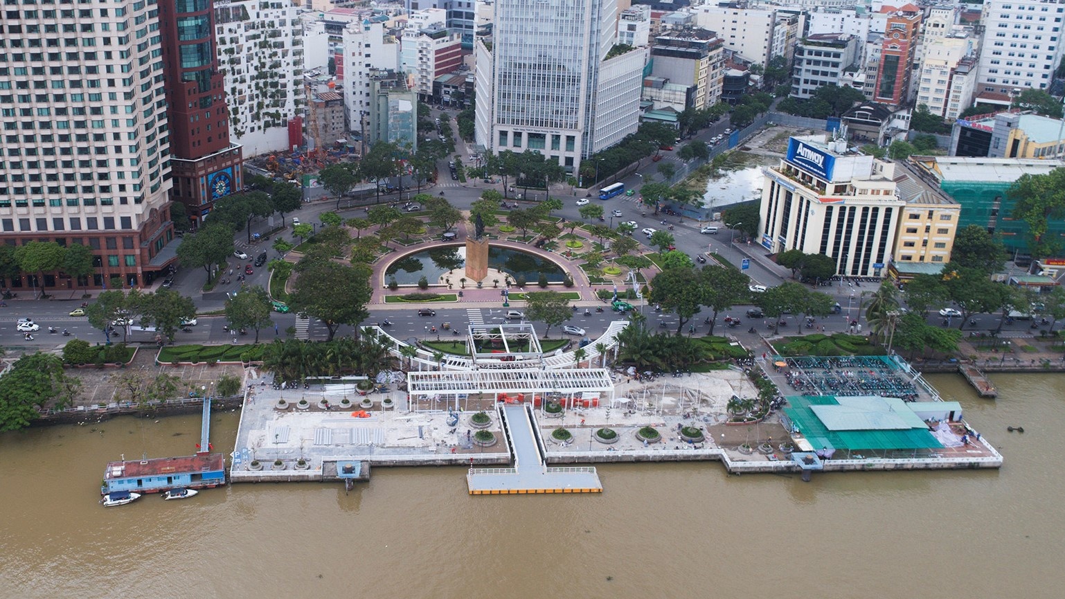 Nhung ben buyt song dau tien o Sai Gon hinh anh