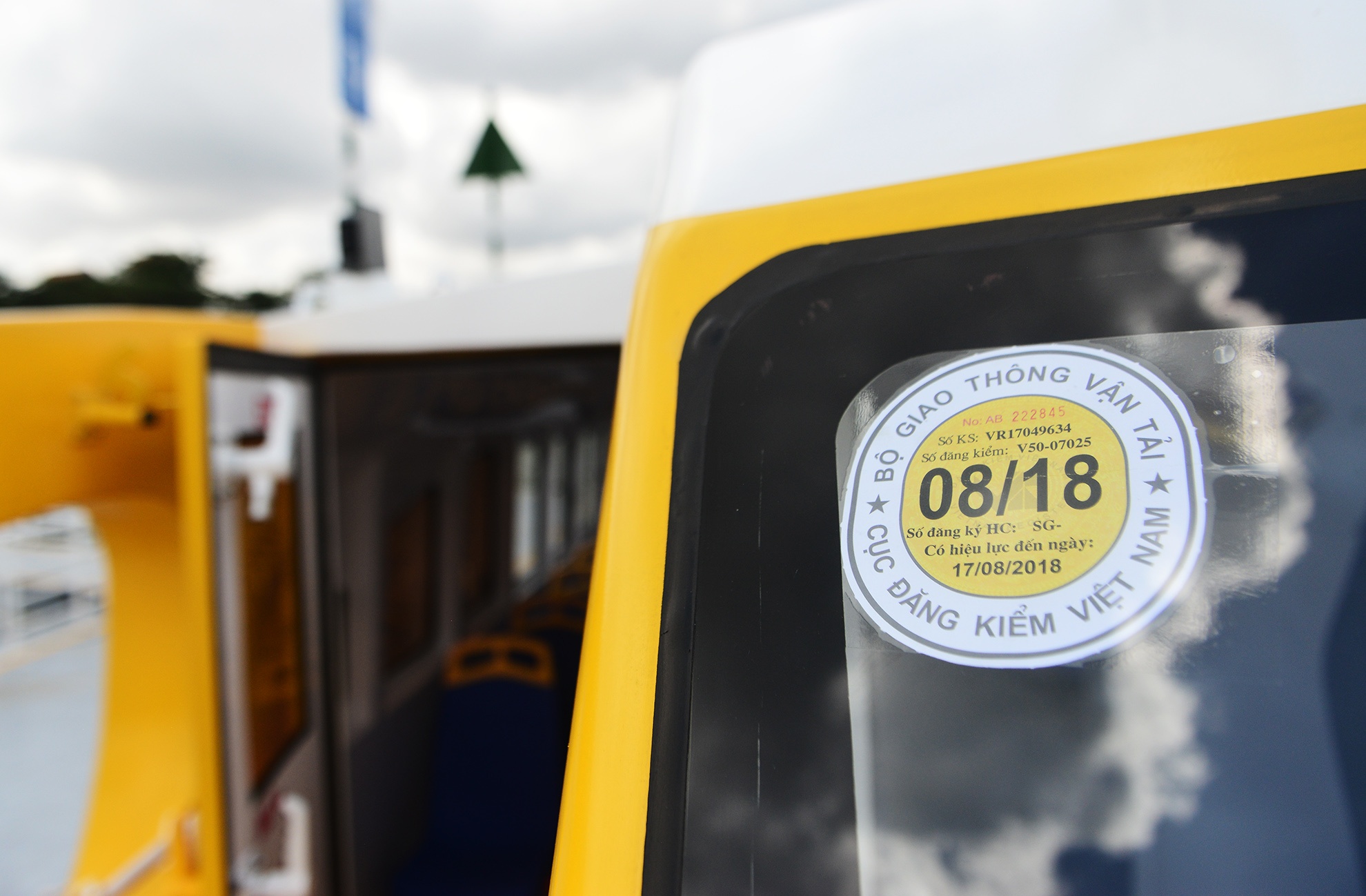 tau buyt duong song o Sai Gon anh 12