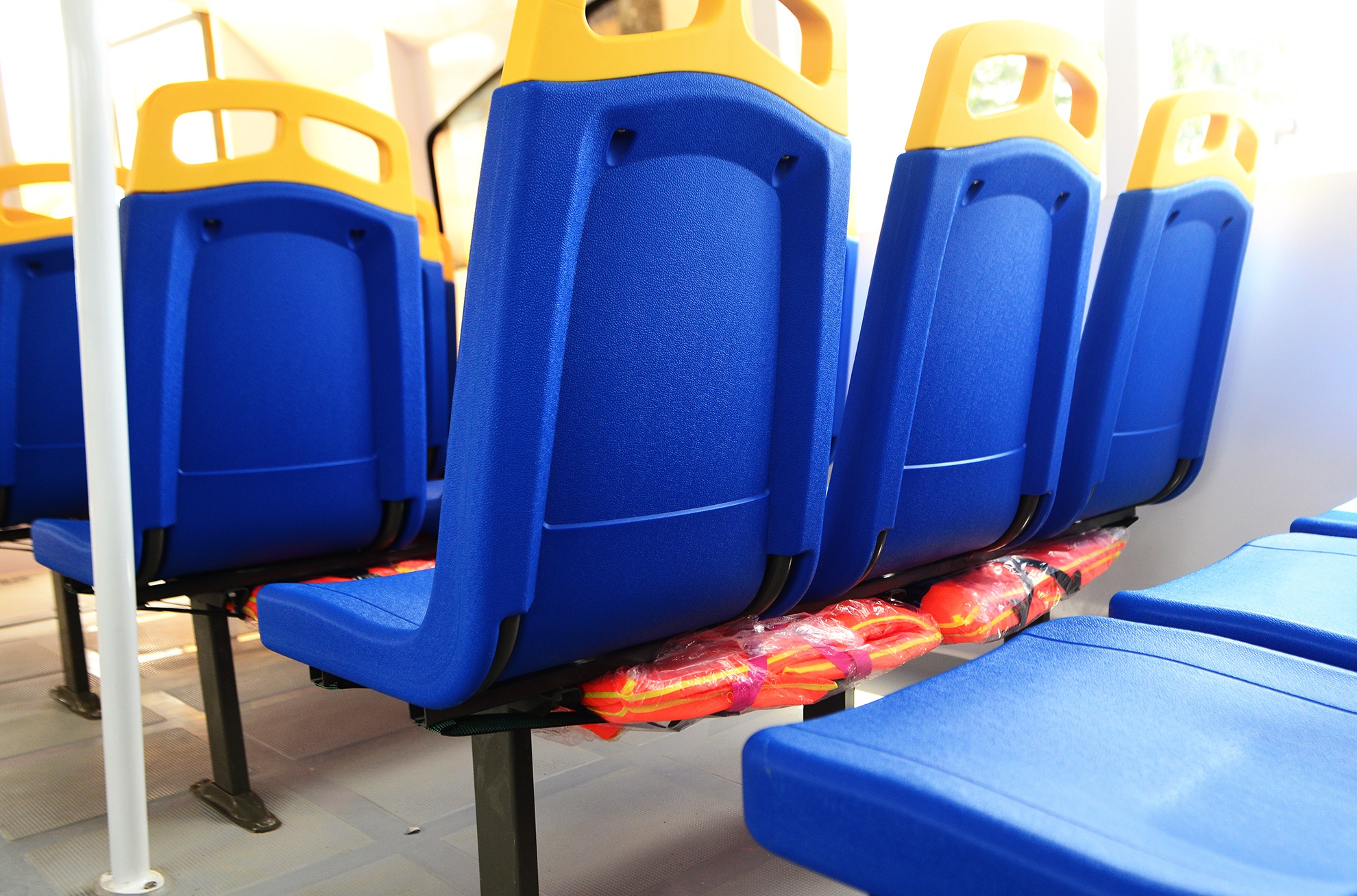 tau buyt duong song o Sai Gon anh 4