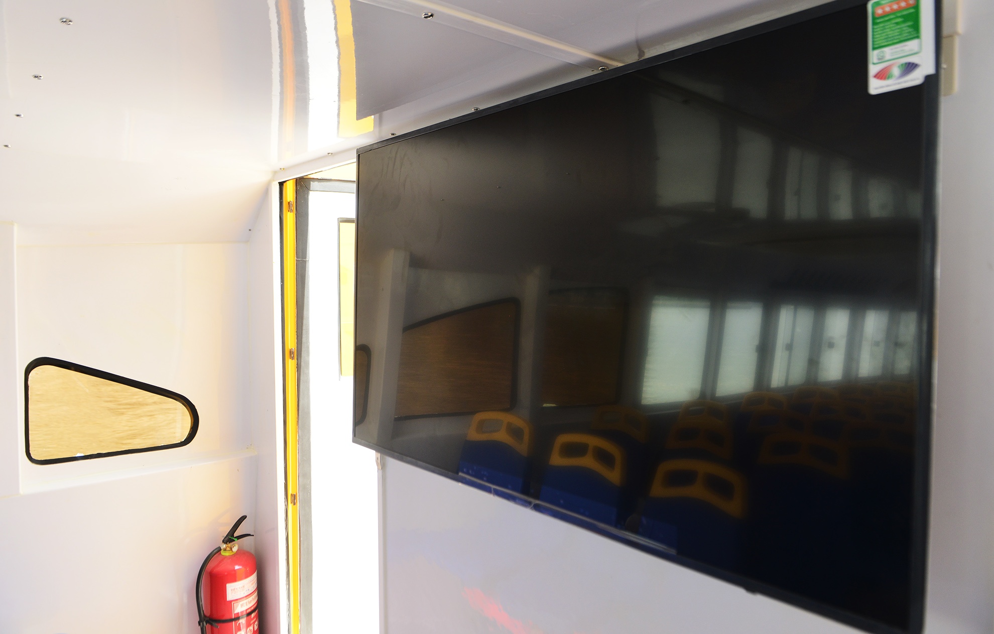 tau buyt duong song o Sai Gon anh 7