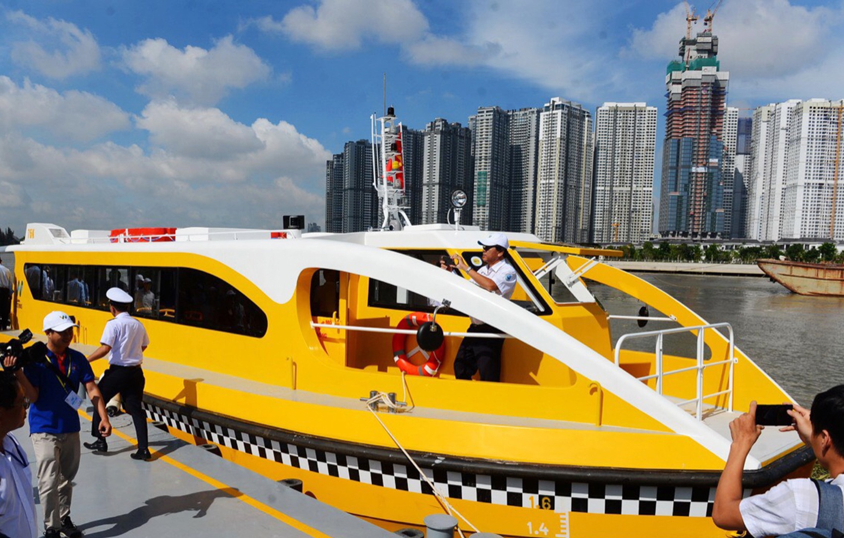 trai nghiem buyt song o Sai Gon anh 9