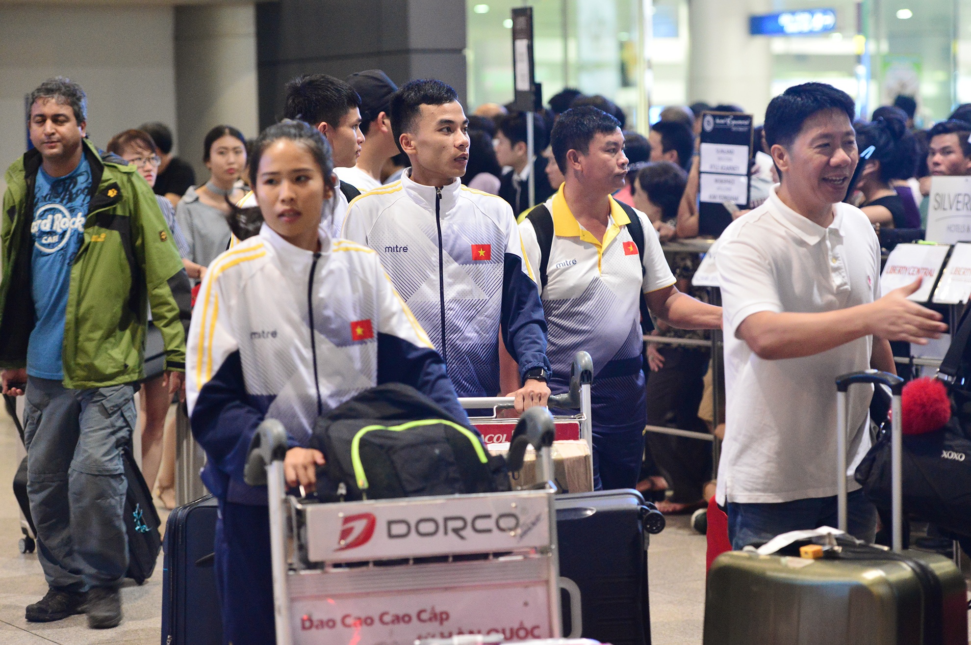 doi tuyen nu Viet Nam duoc chao don nong nhiet anh 9