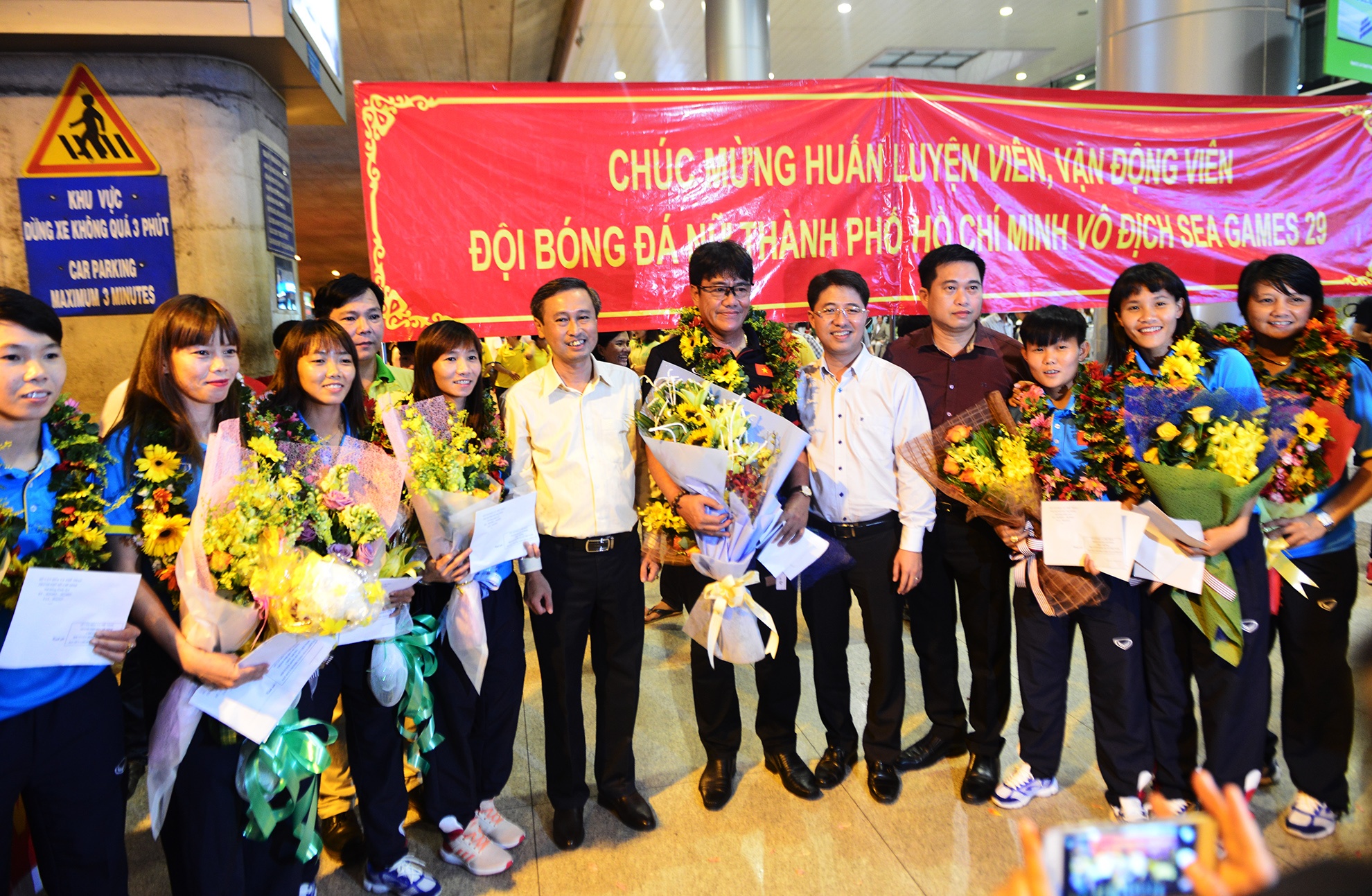 doi tuyen nu Viet Nam duoc chao don nong nhiet anh 6