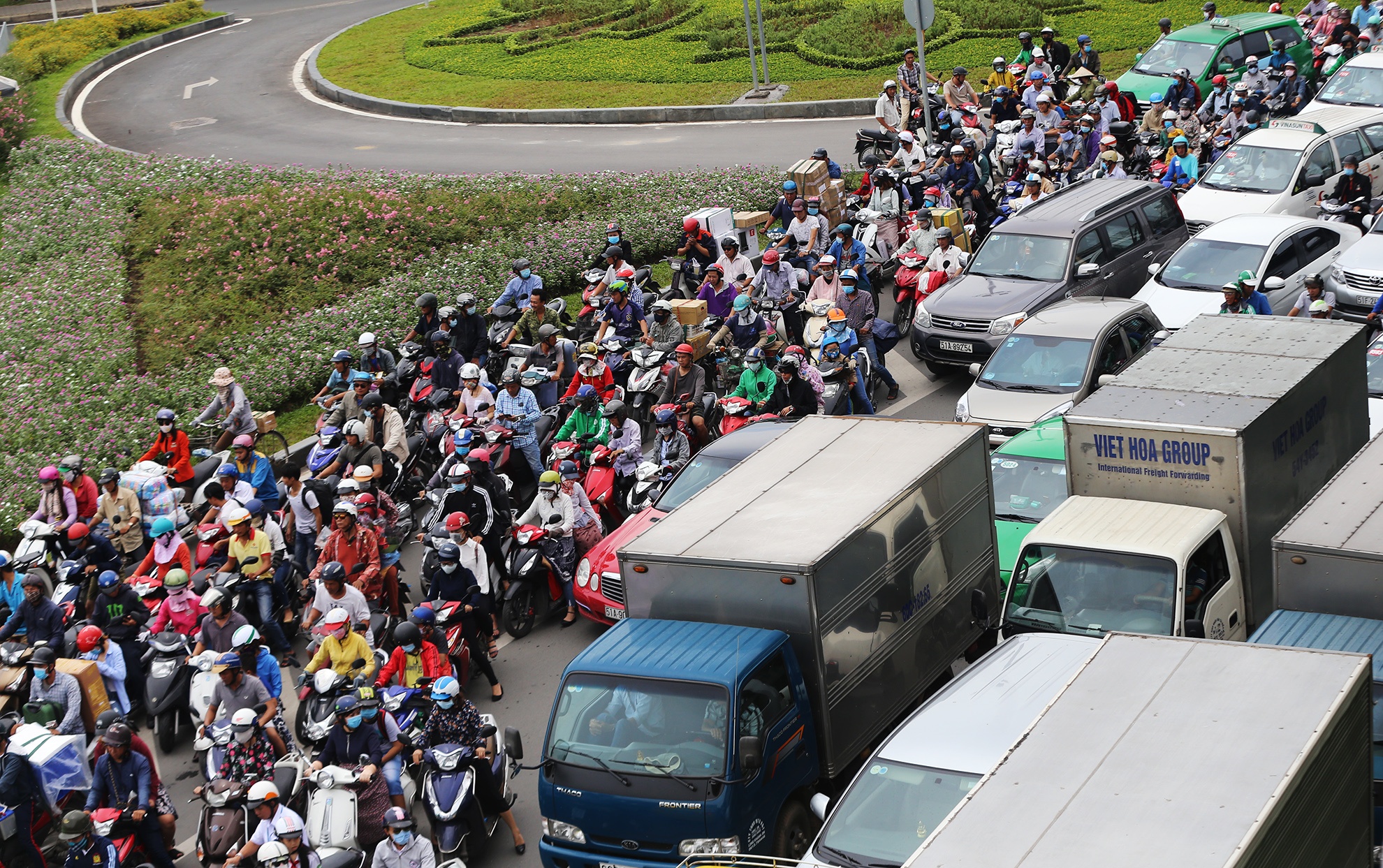 ket xe keo dai do giai toa kiot ben san bay anh 12