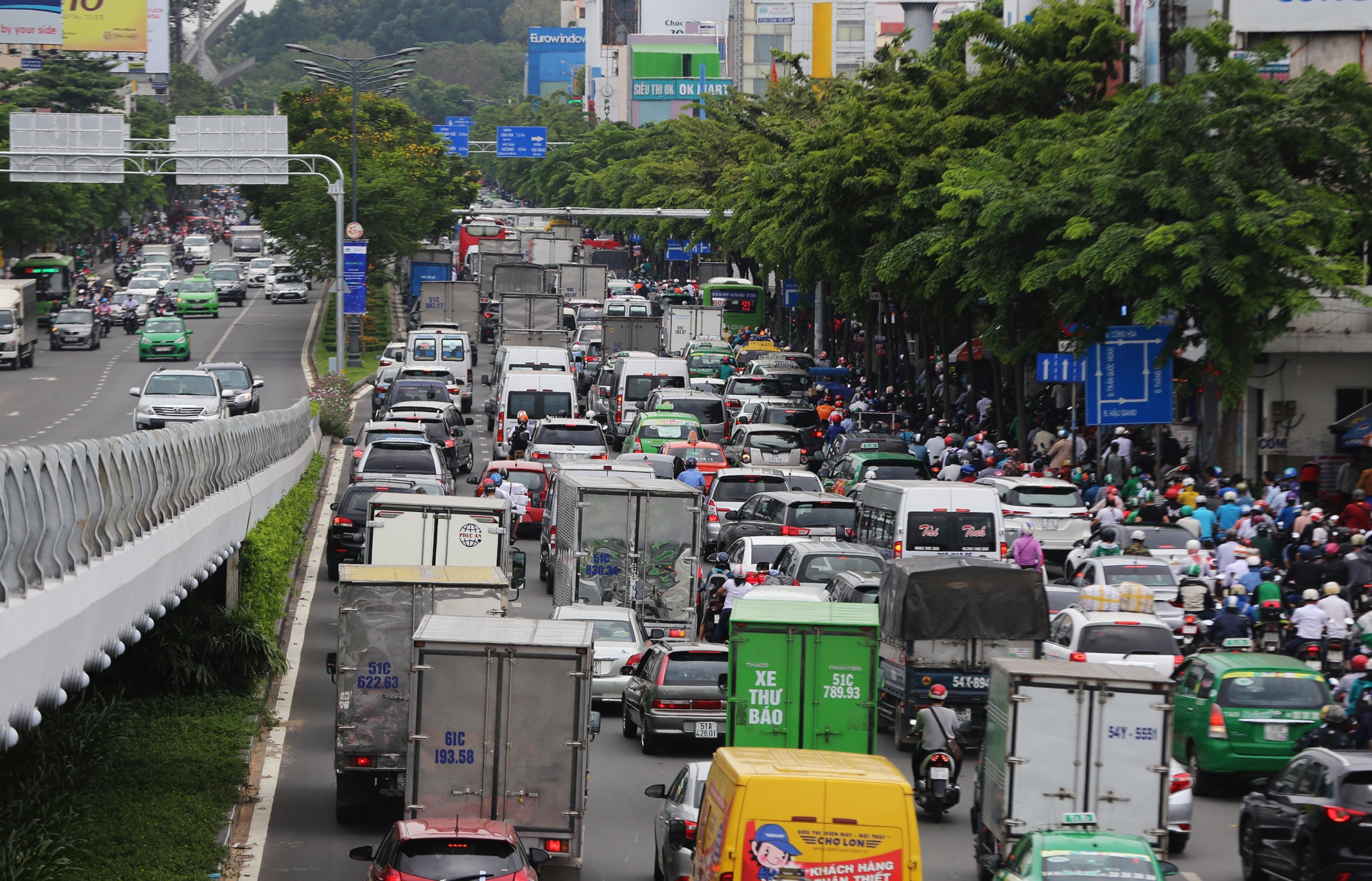 ket xe keo dai do giai toa kiot ben san bay anh 14