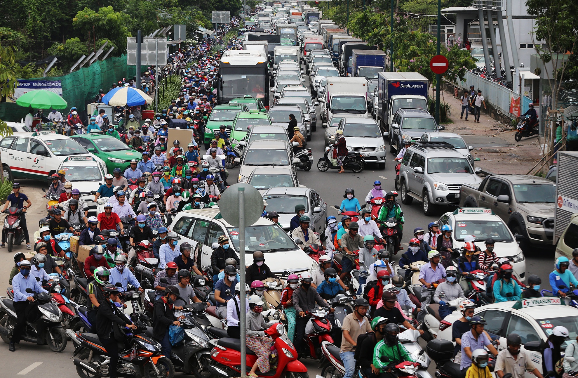 ket xe keo dai do giai toa kiot ben san bay anh 15