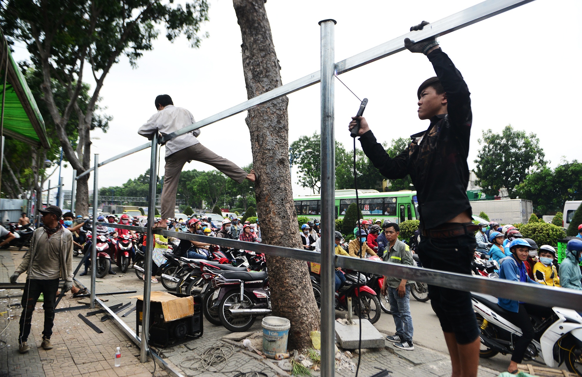 ket xe keo dai do giai toa kiot ben san bay anh 1