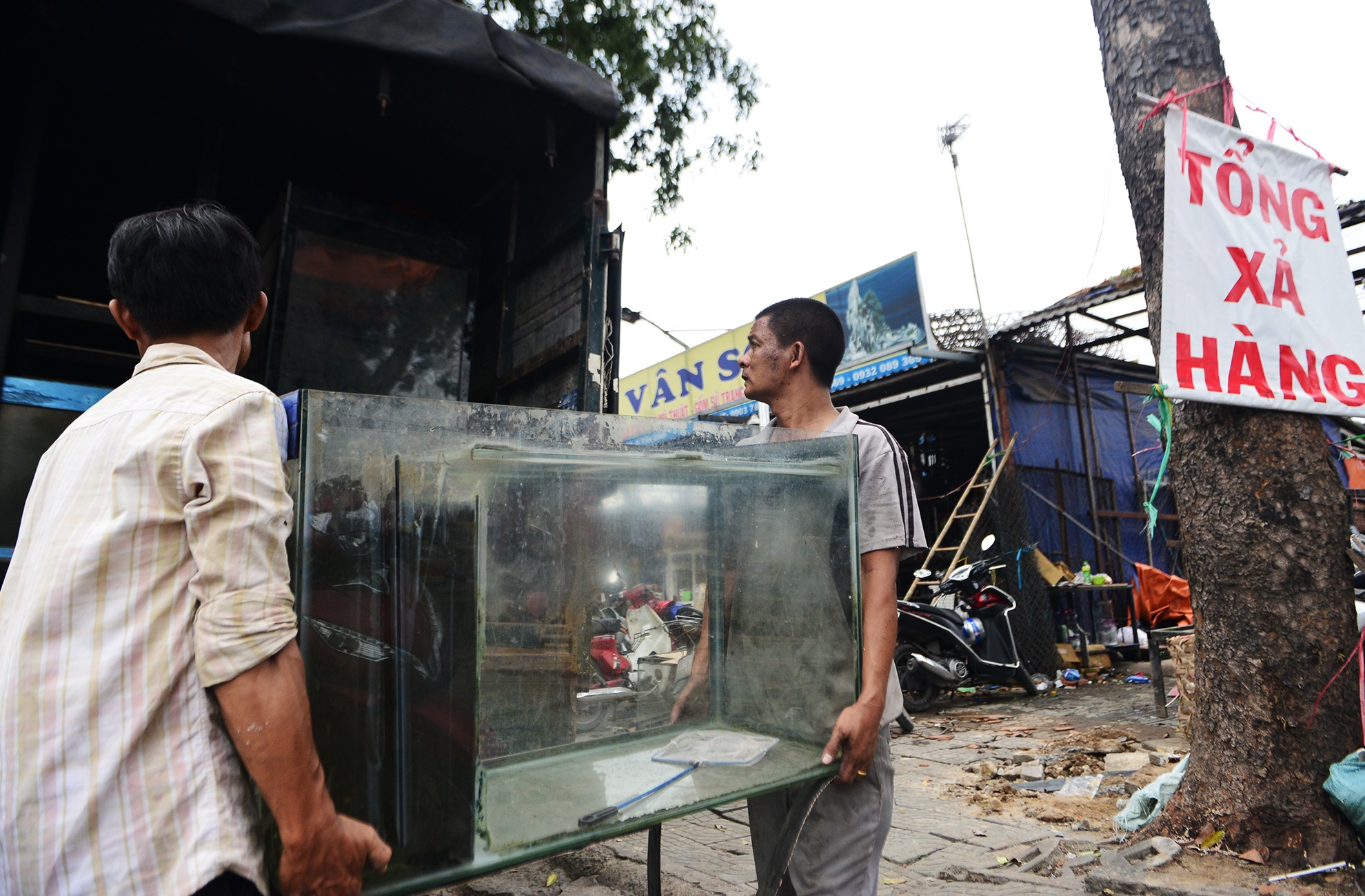 ket xe keo dai do giai toa kiot ben san bay anh 2