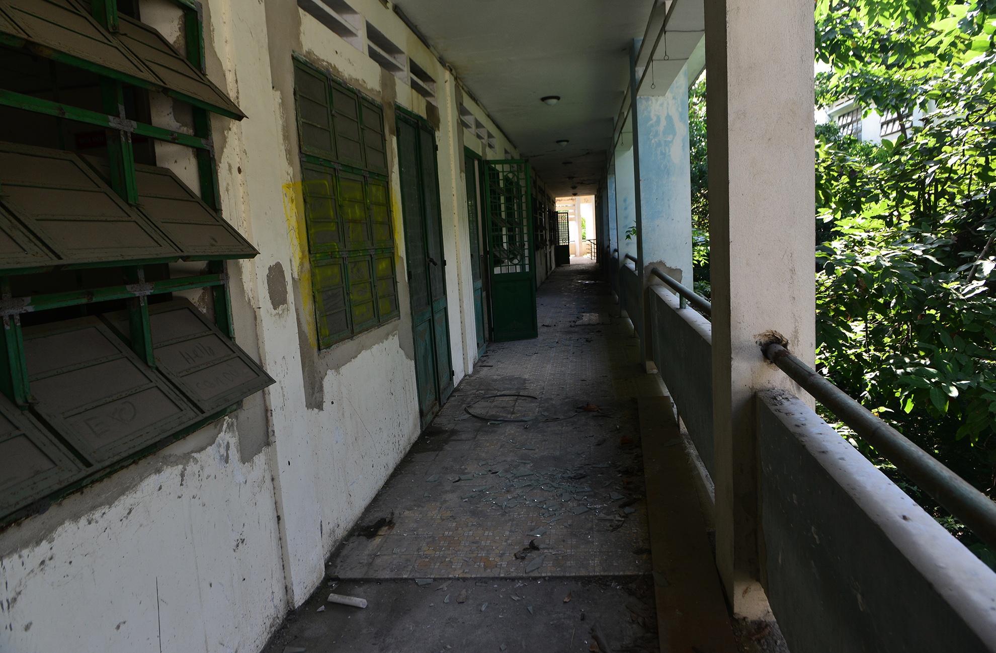 canh u am trong ngoi truong bo hoang o Sai Gon anh 11