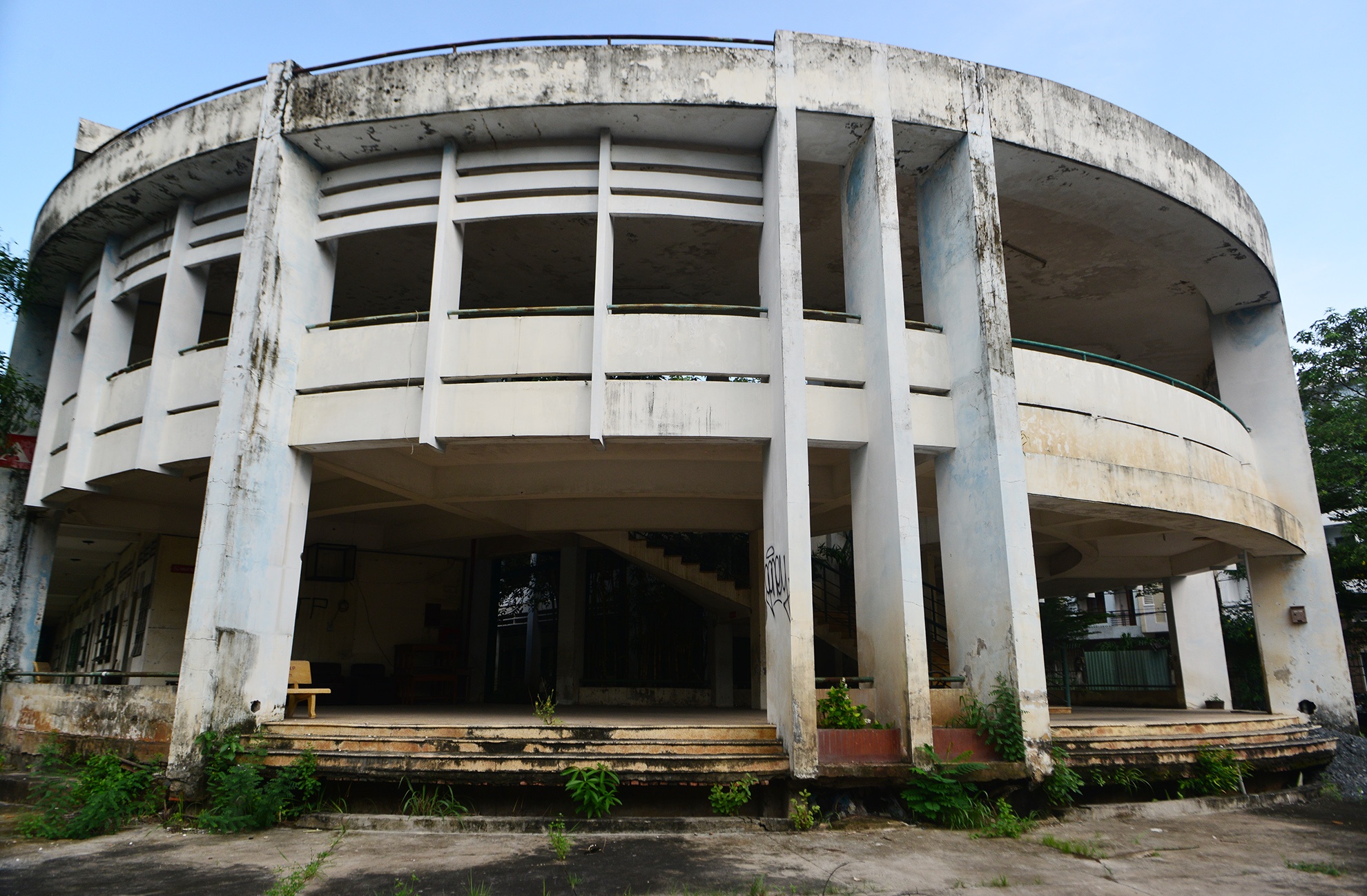 canh u am trong ngoi truong bo hoang o Sai Gon anh 2