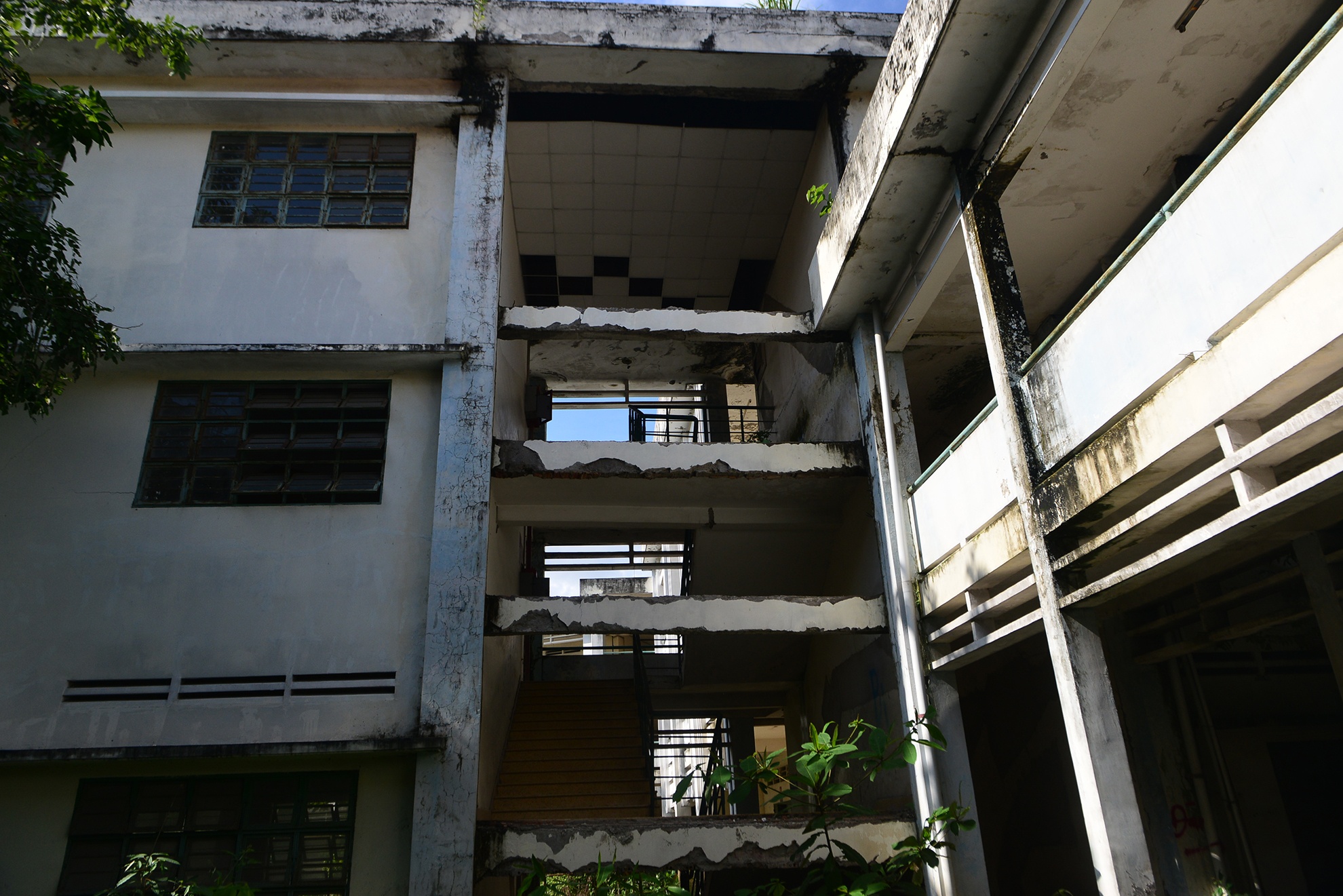 canh u am trong ngoi truong bo hoang o Sai Gon anh 6