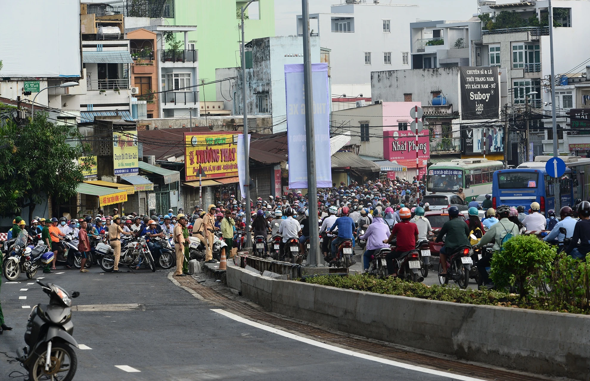 thong xe cau Nhi Thien Duong 1 o Sai Gon anh 15