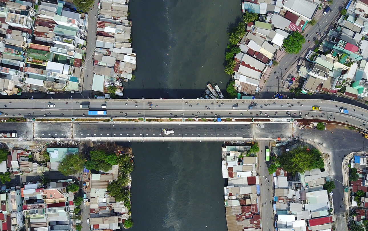 Thong xe cau moi xay dung tren cau hon 90 tuoi o Sai Gon hinh anh