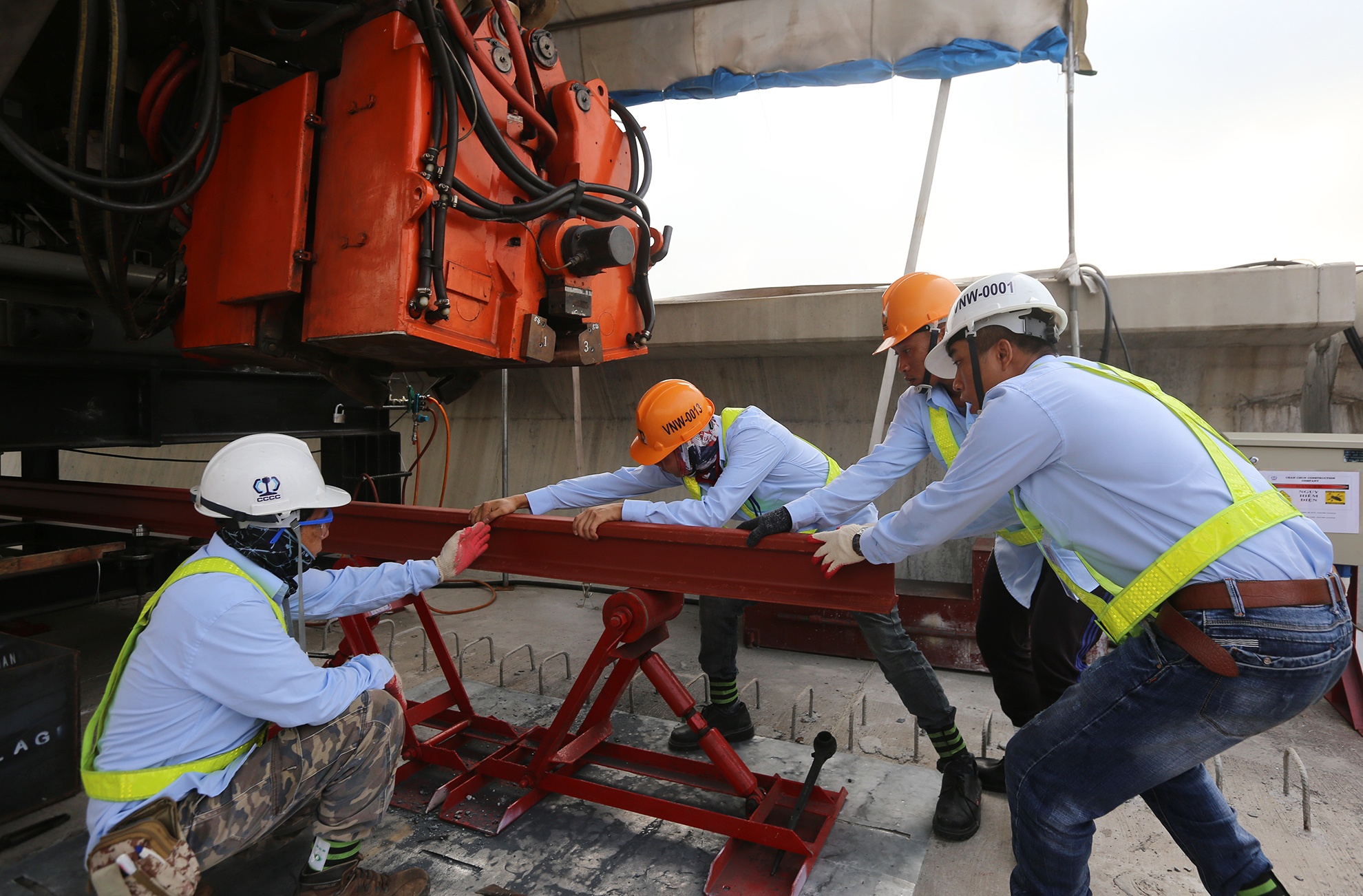 Can canh duong ray tuyen metro dau tien o Sai Gon anh 1