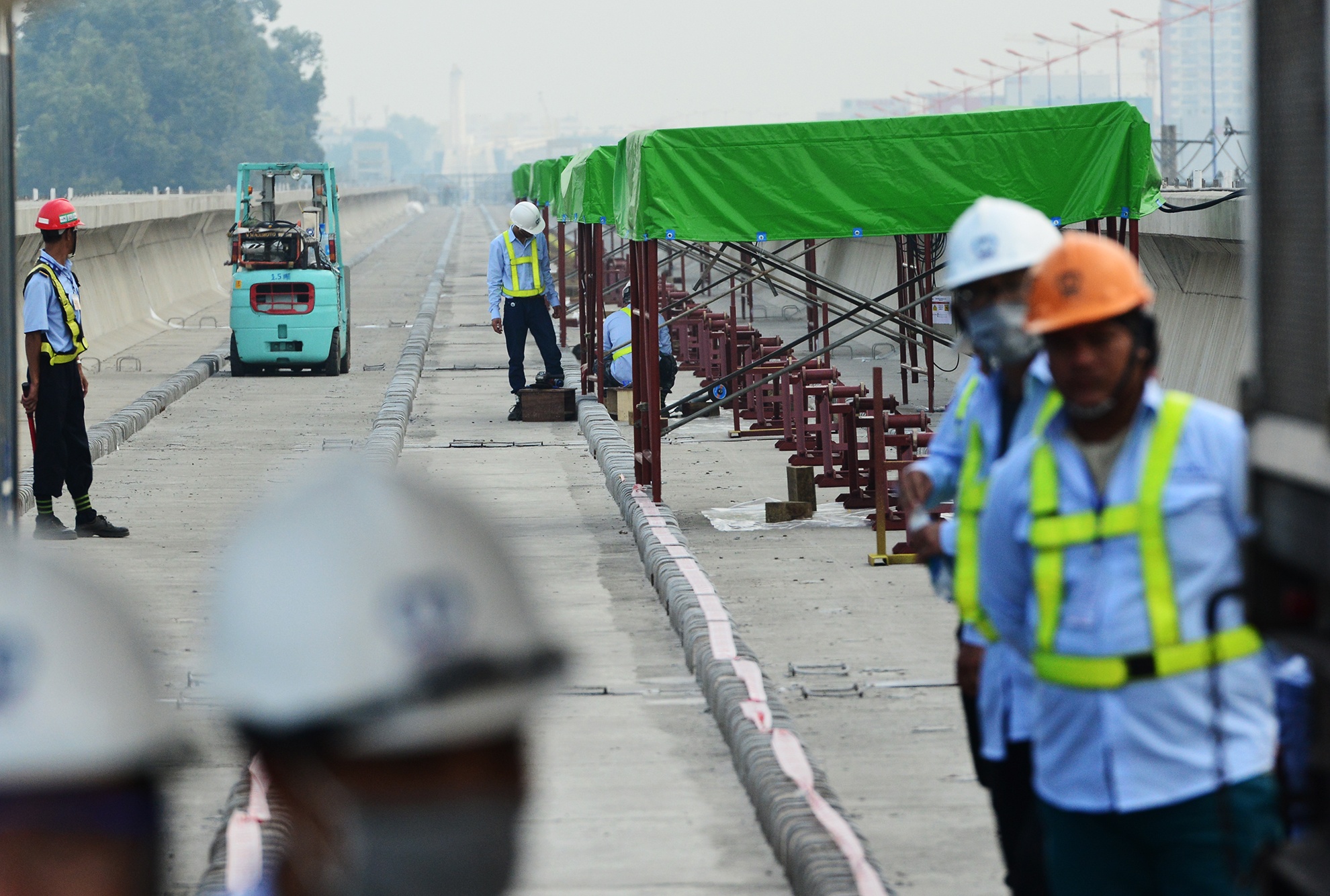Can canh duong ray tuyen metro dau tien o Sai Gon anh 12