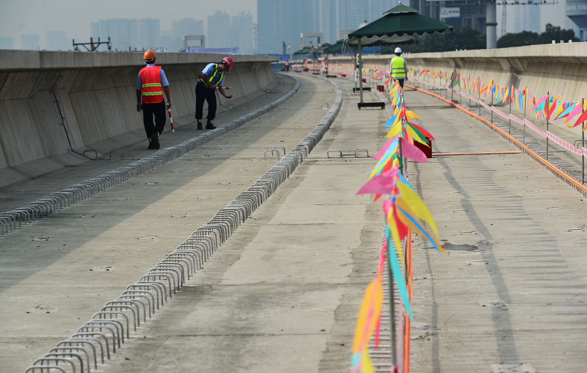 Can canh duong ray tuyen metro dau tien o Sai Gon anh 13