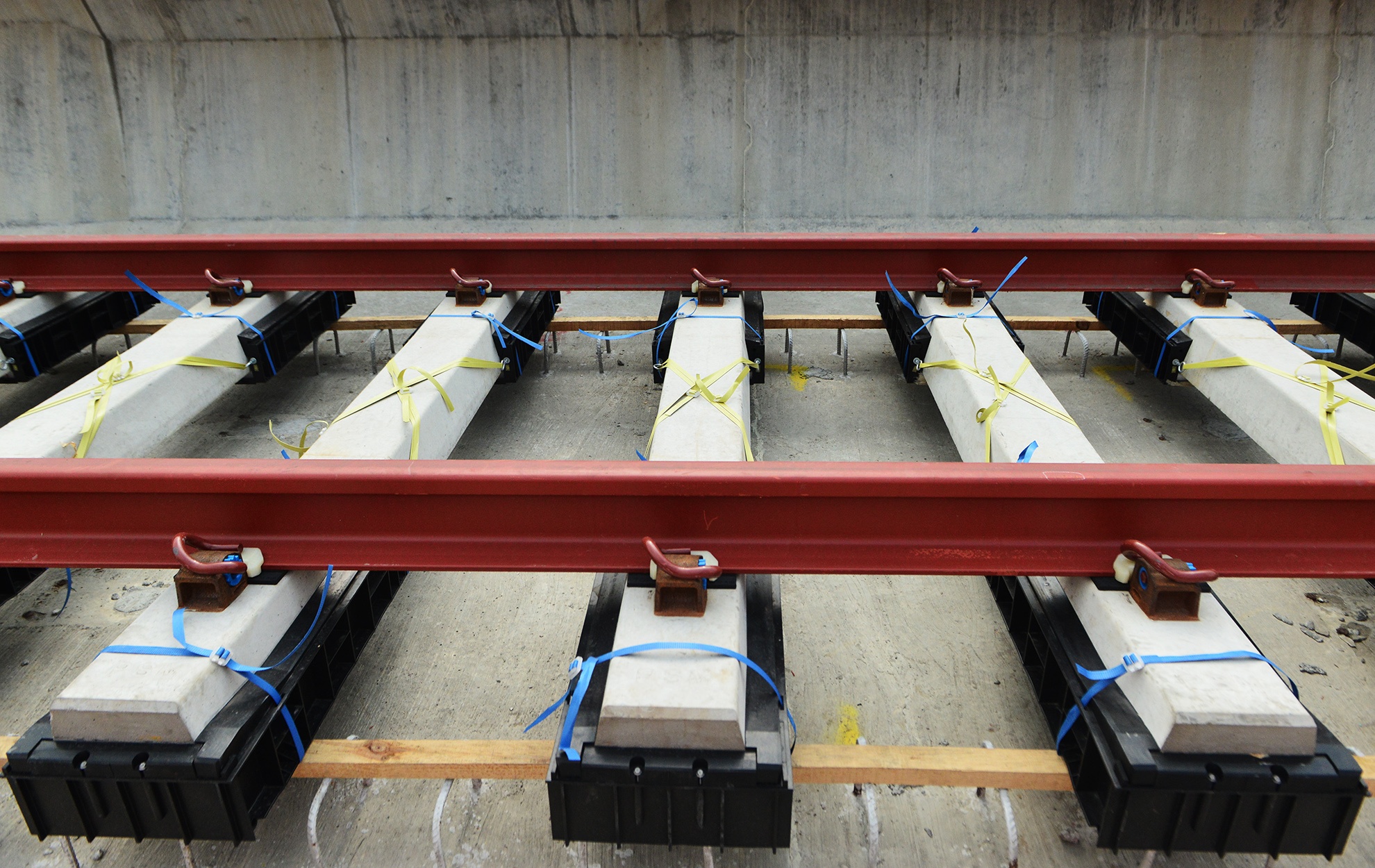 Can canh duong ray tuyen metro dau tien o Sai Gon anh 8