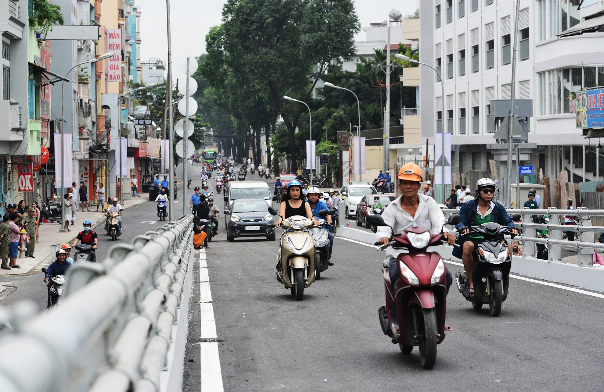 thong xe nhanh con lai cau vuot nga 6 Go Vap anh 2