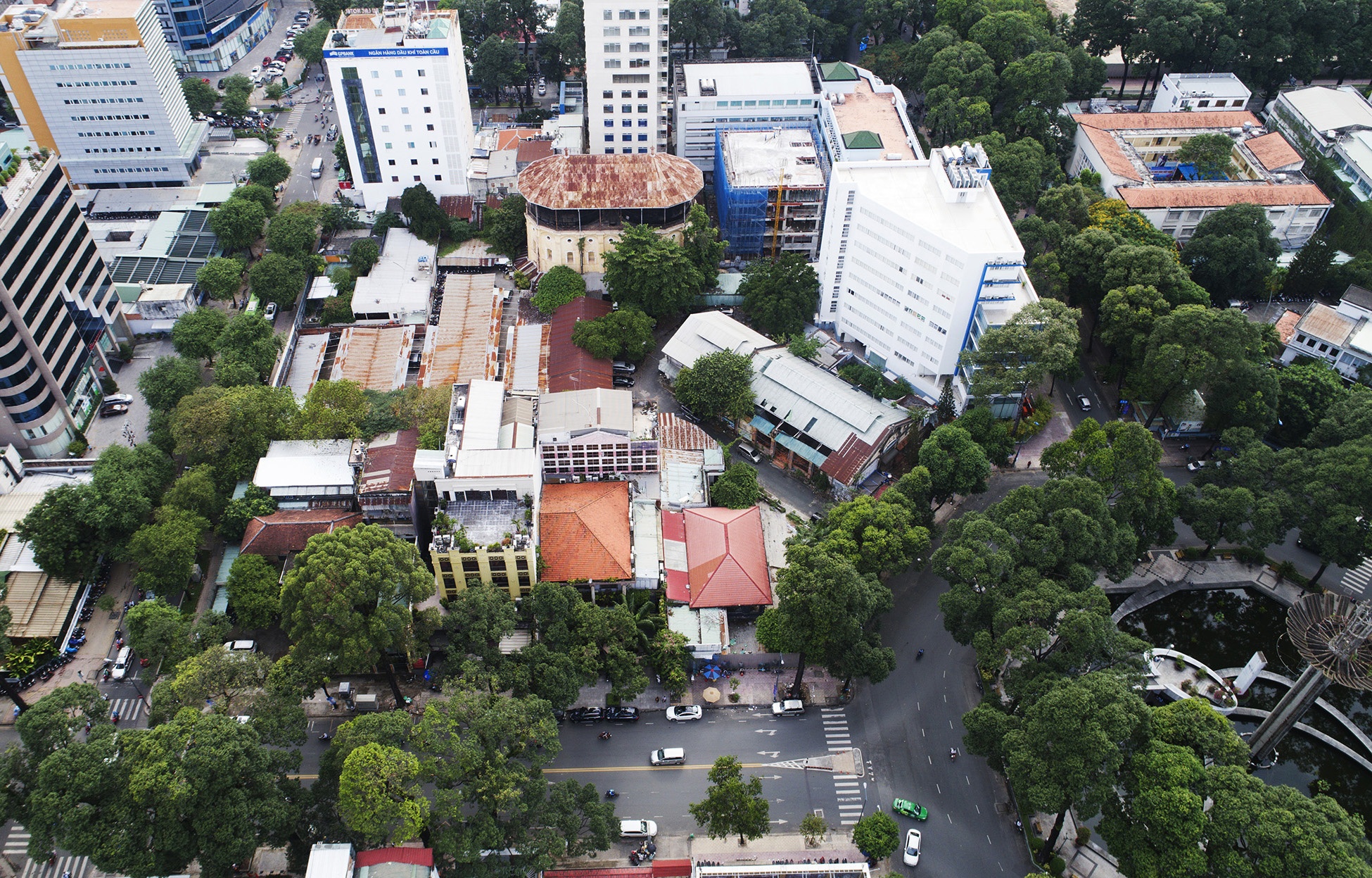 Lo dat vang ben ho Con Rua nhin tu tren cao hinh anh