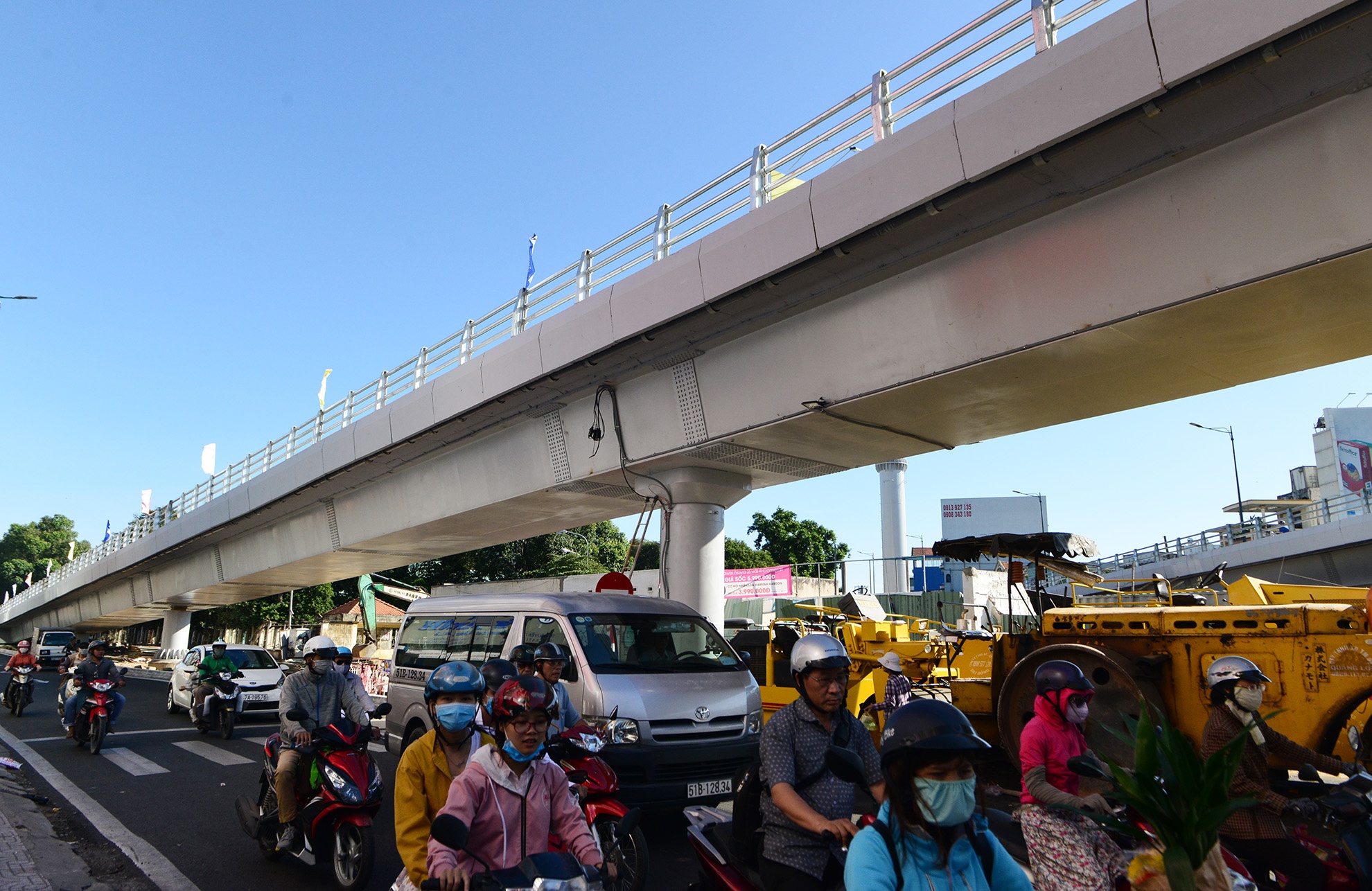 them nhanh cau moi,  duong Hoang Minh Giam ket xe anh 8