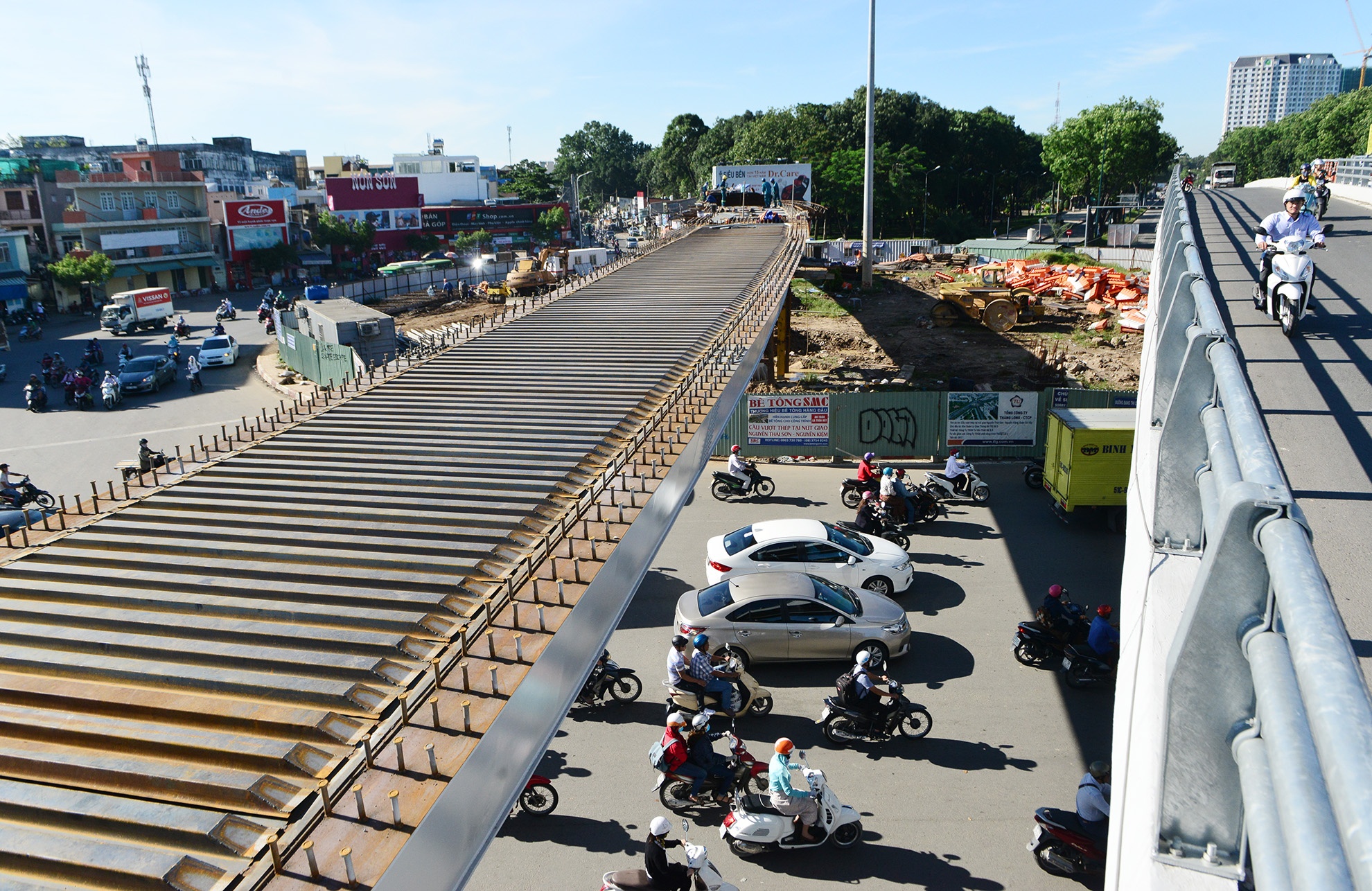 them nhanh cau moi,  duong Hoang Minh Giam ket xe anh 10