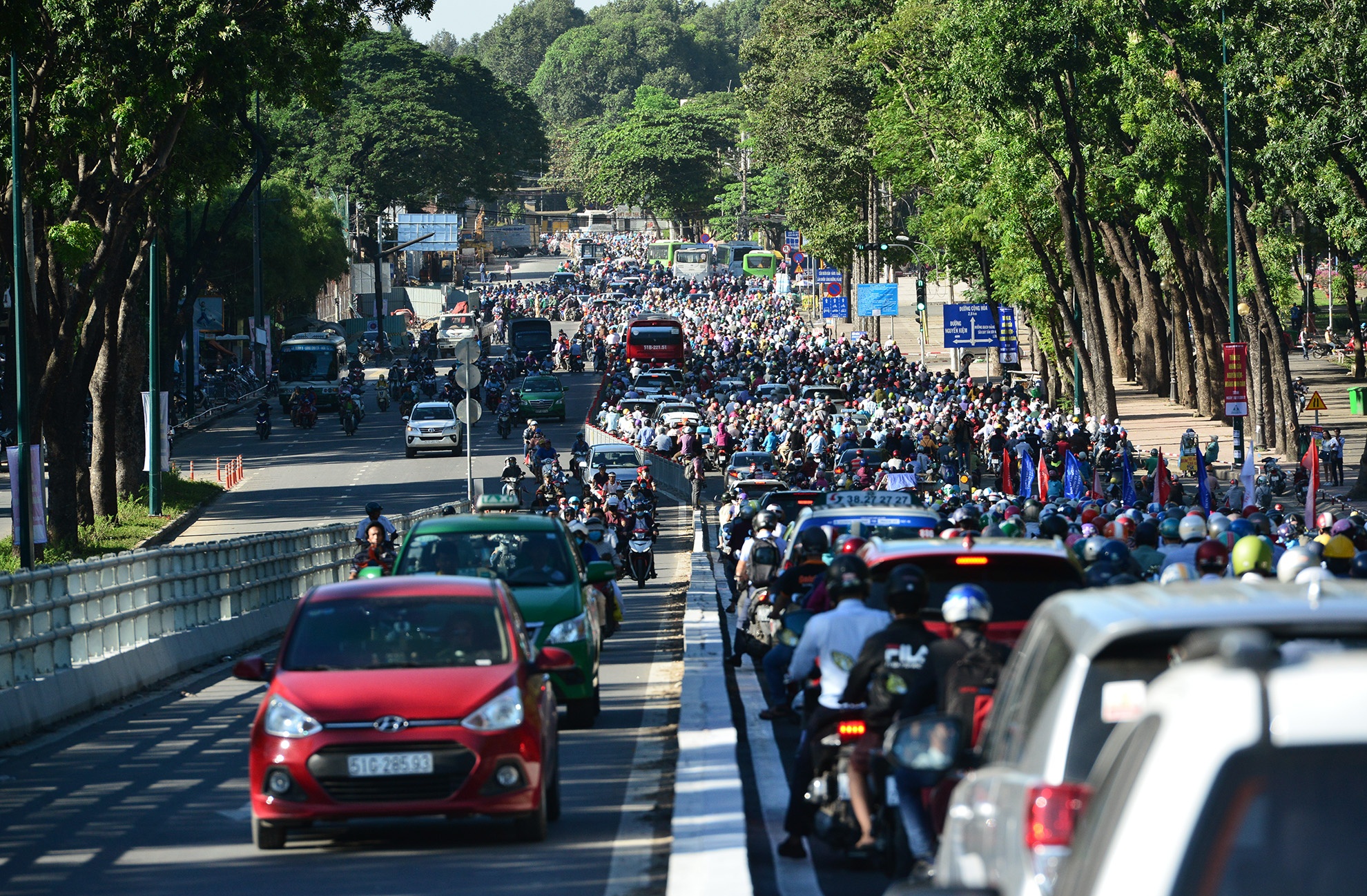 them nhanh cau moi,  duong Hoang Minh Giam ket xe anh 1