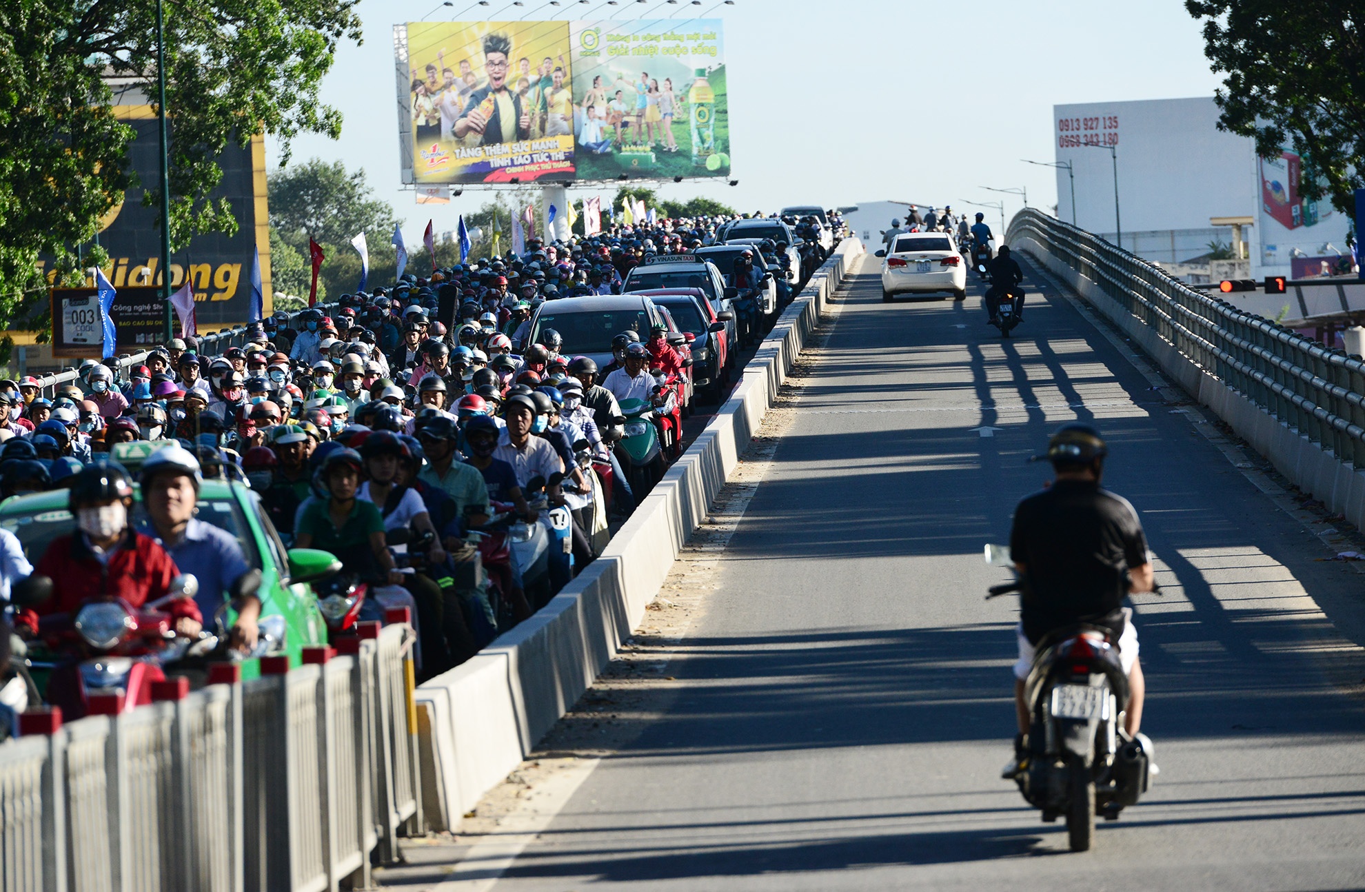 them nhanh cau moi,  duong Hoang Minh Giam ket xe anh 5