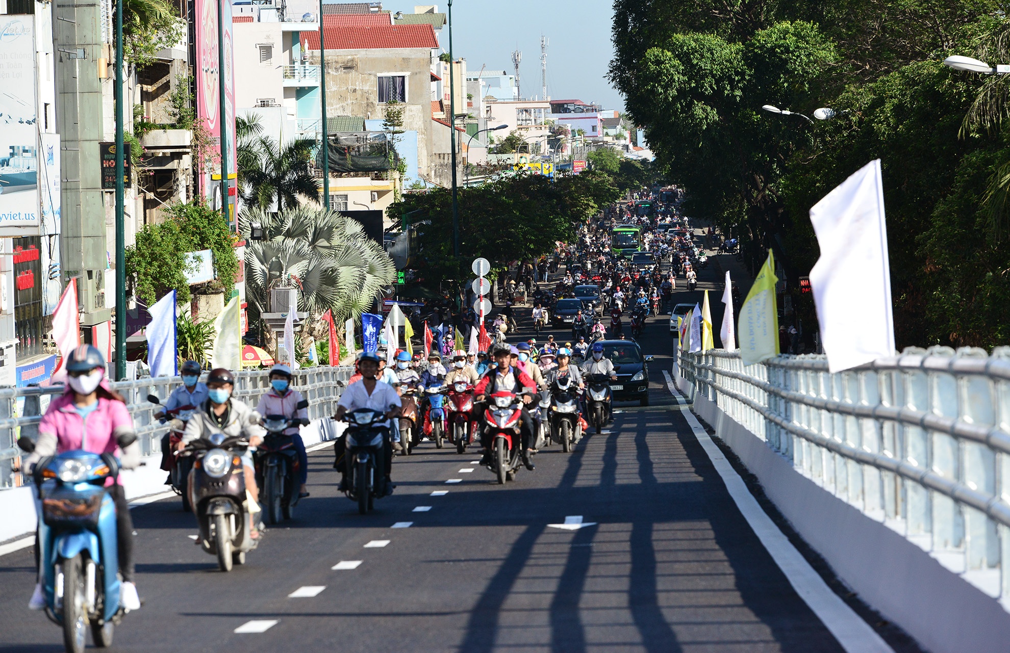 them nhanh cau moi,  duong Hoang Minh Giam ket xe anh 7