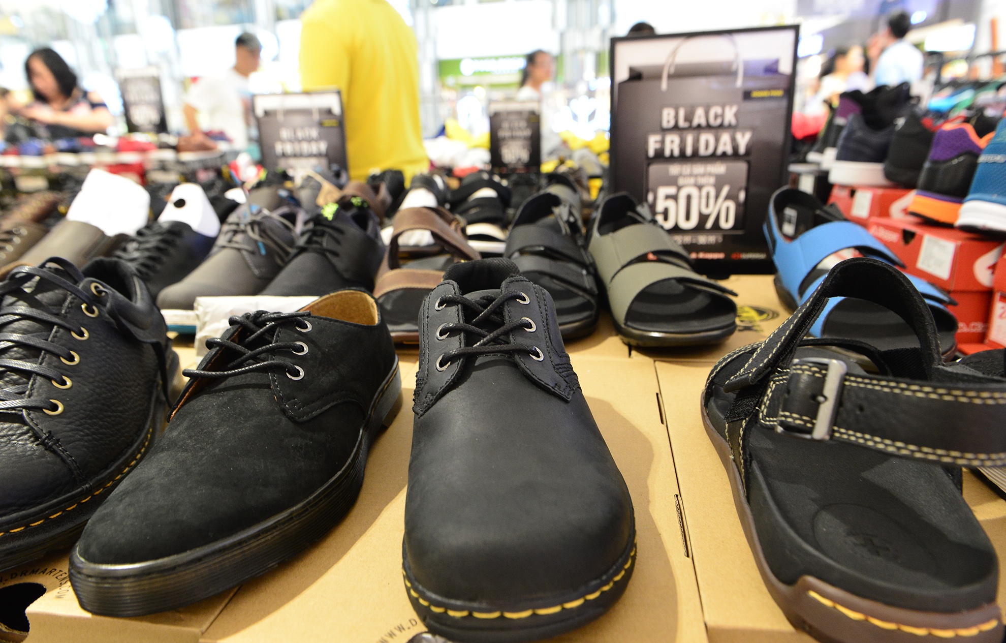 Nguoi Sai Gon do ve TTTM sam hang giam gia ngay Bl anh 11