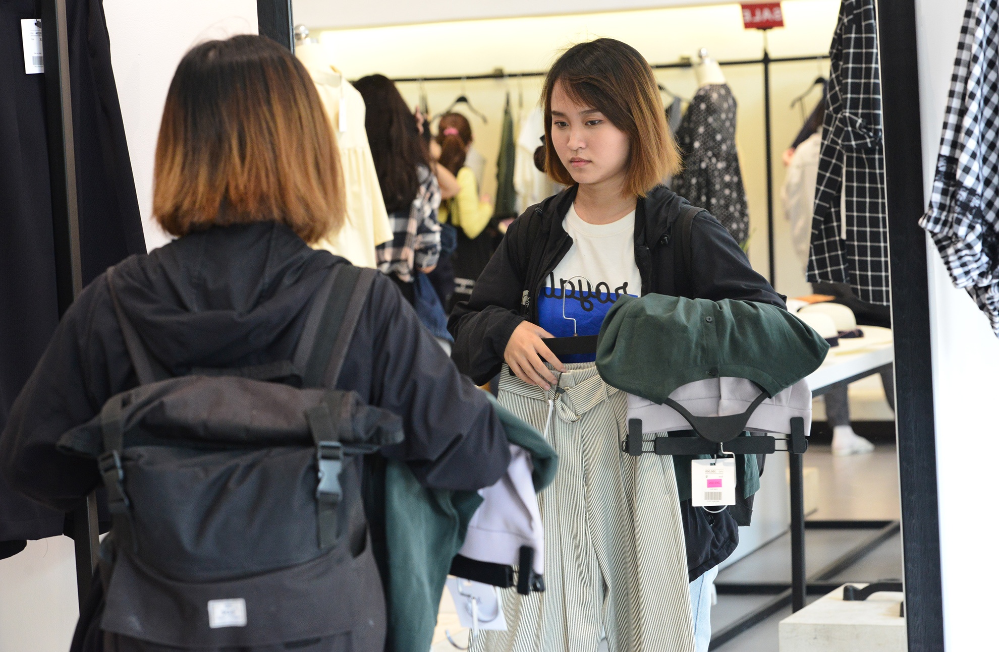 Nguoi Sai Gon do ve TTTM sam hang giam gia ngay Bl anh 18