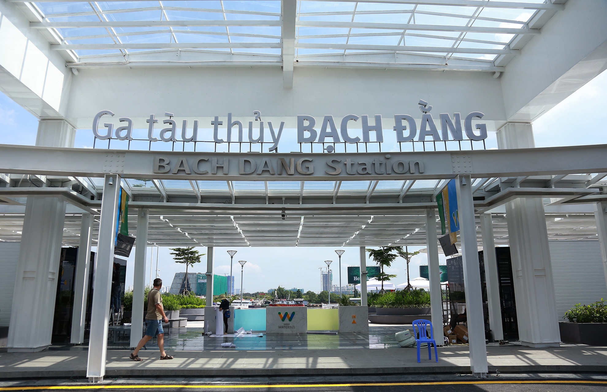 ngay dau van hanh buyt song o Sai Gon anh 2