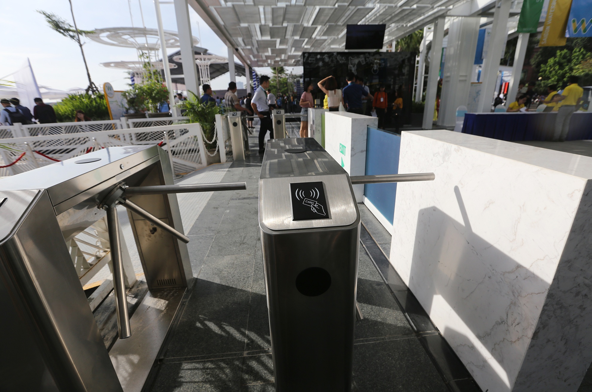 ngay dau van hanh buyt song o Sai Gon anh 8