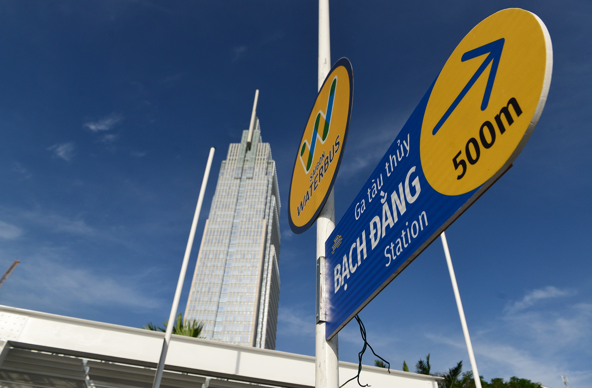 ngay dau van hanh buyt song o Sai Gon anh 9