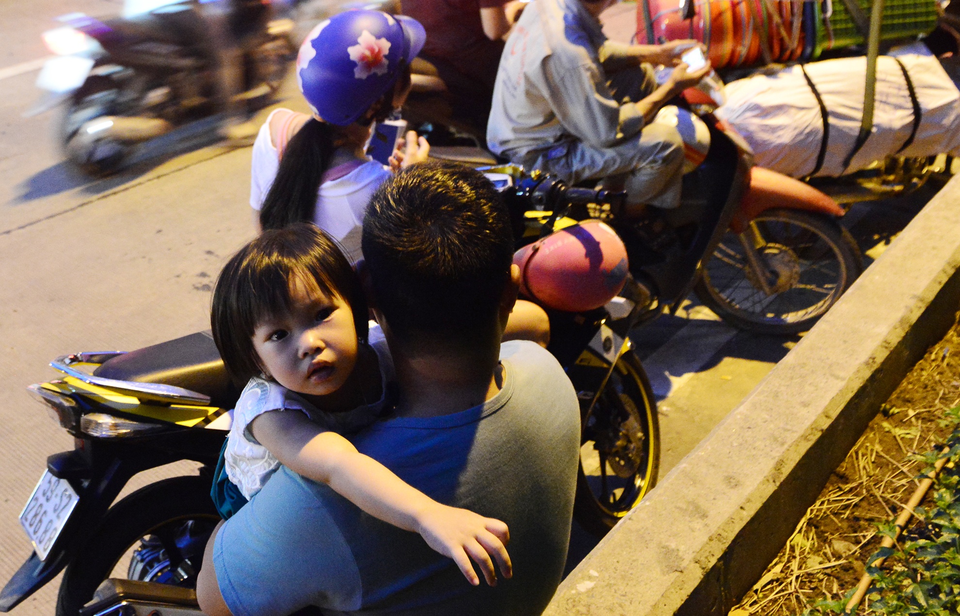 xe co chon chan hang ngay truoc cua ham Thu Thiem anh 34