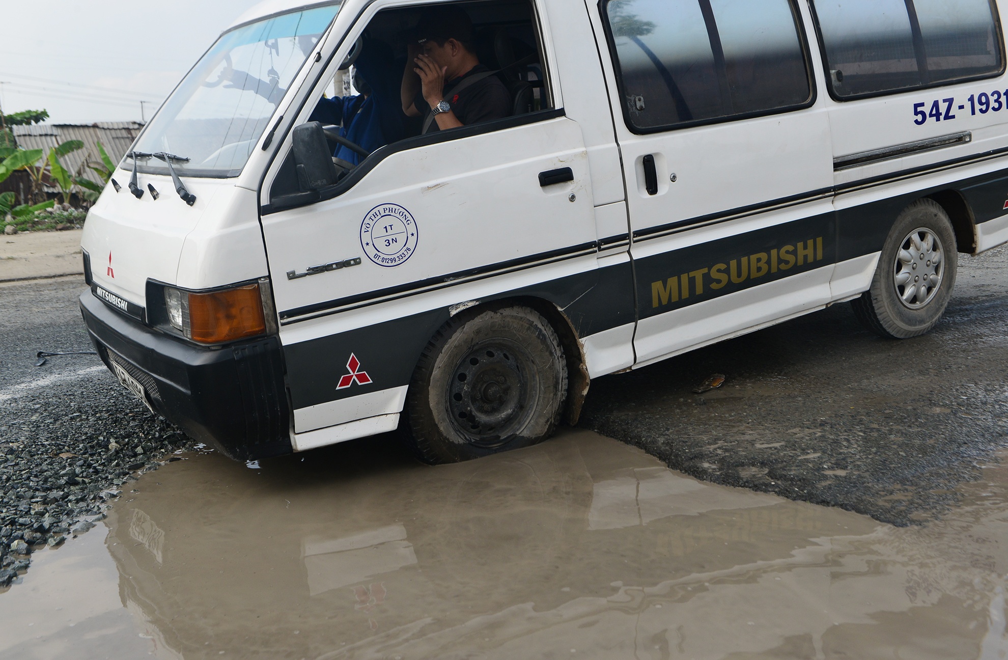 Xe co di chuyen nhu loi 'ruong' o Sai Gon hinh anh