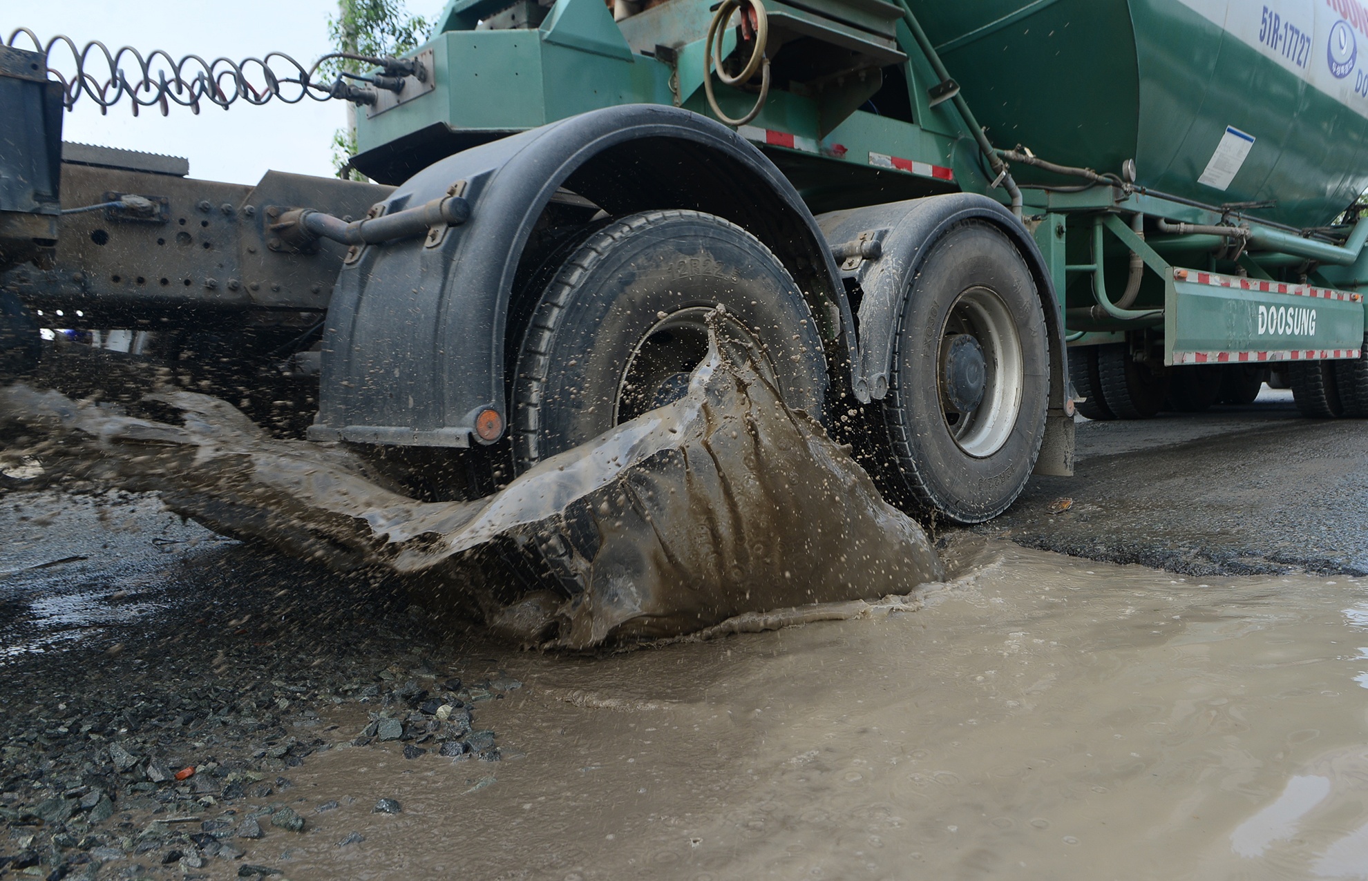 Can canh tuyen duong hong do khong co xe luu thong anh 10