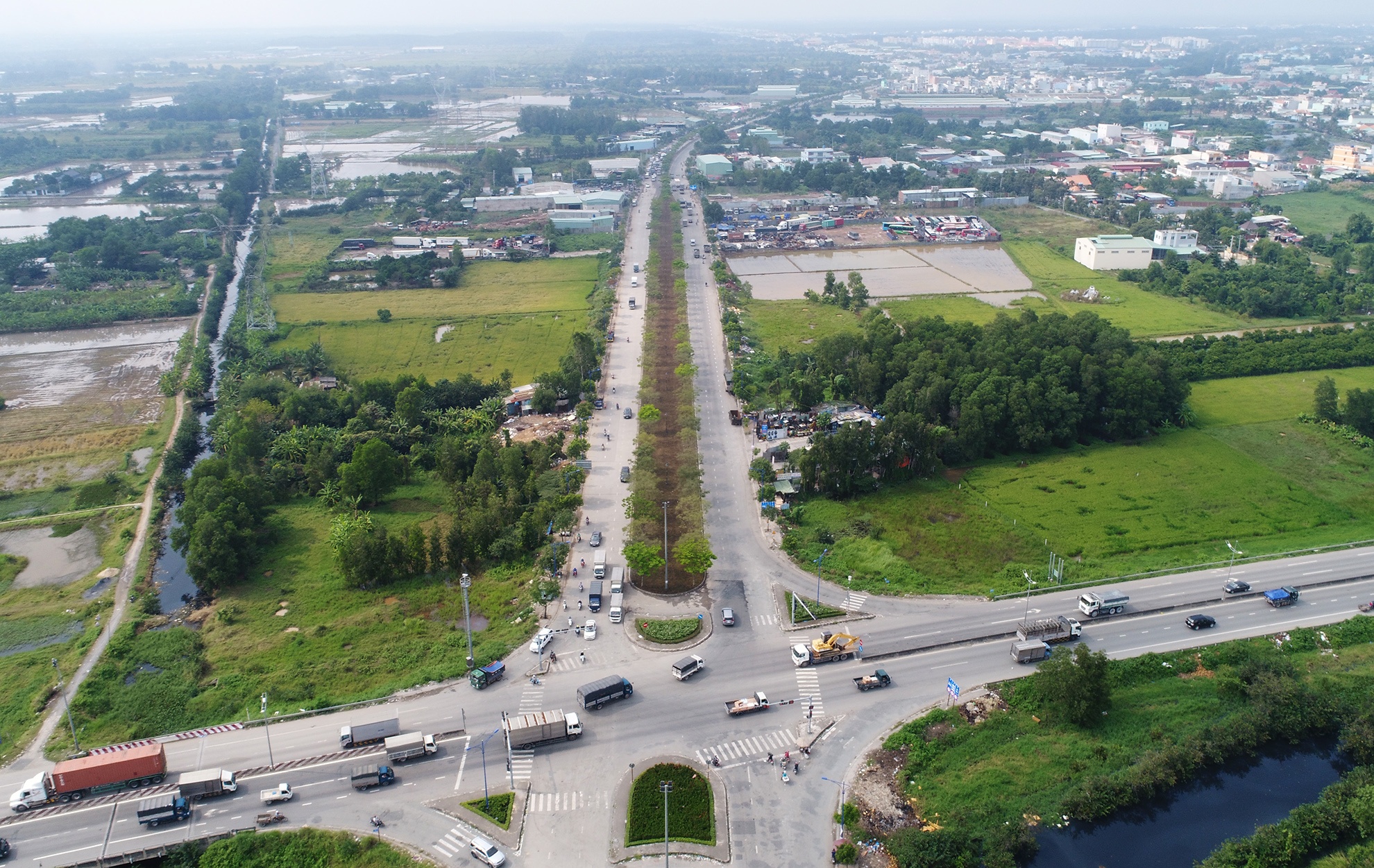 Can canh tuyen duong hong do khong co xe luu thong anh 1